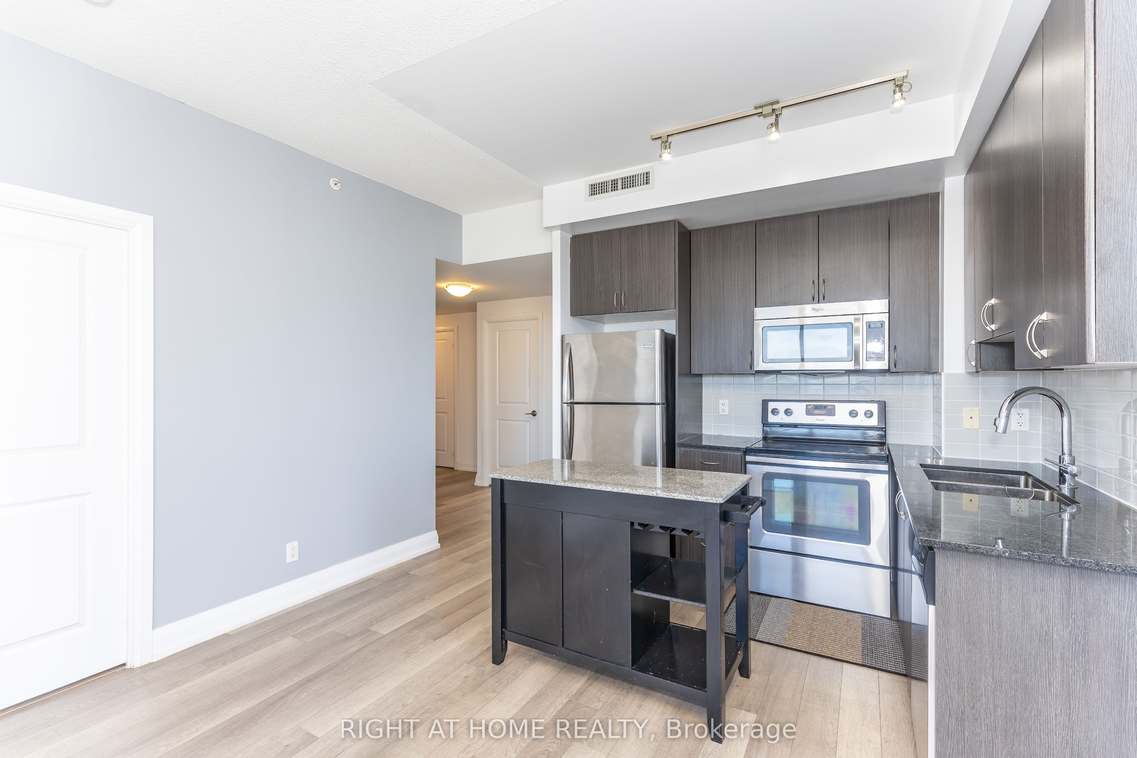 370 Highway 7 E 1021 Property Photo 15