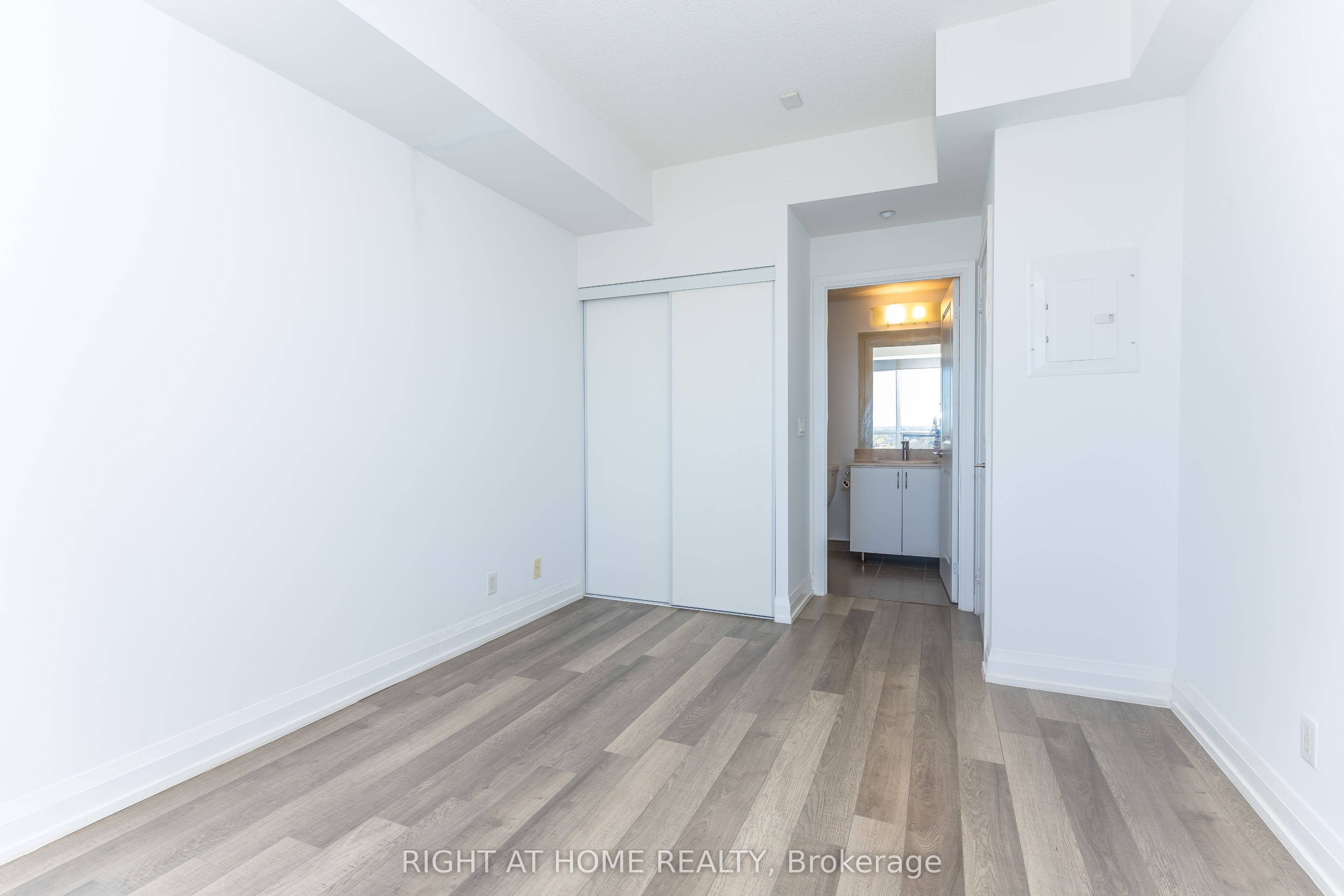 370 Highway 7 E 1021 Property Photo 19