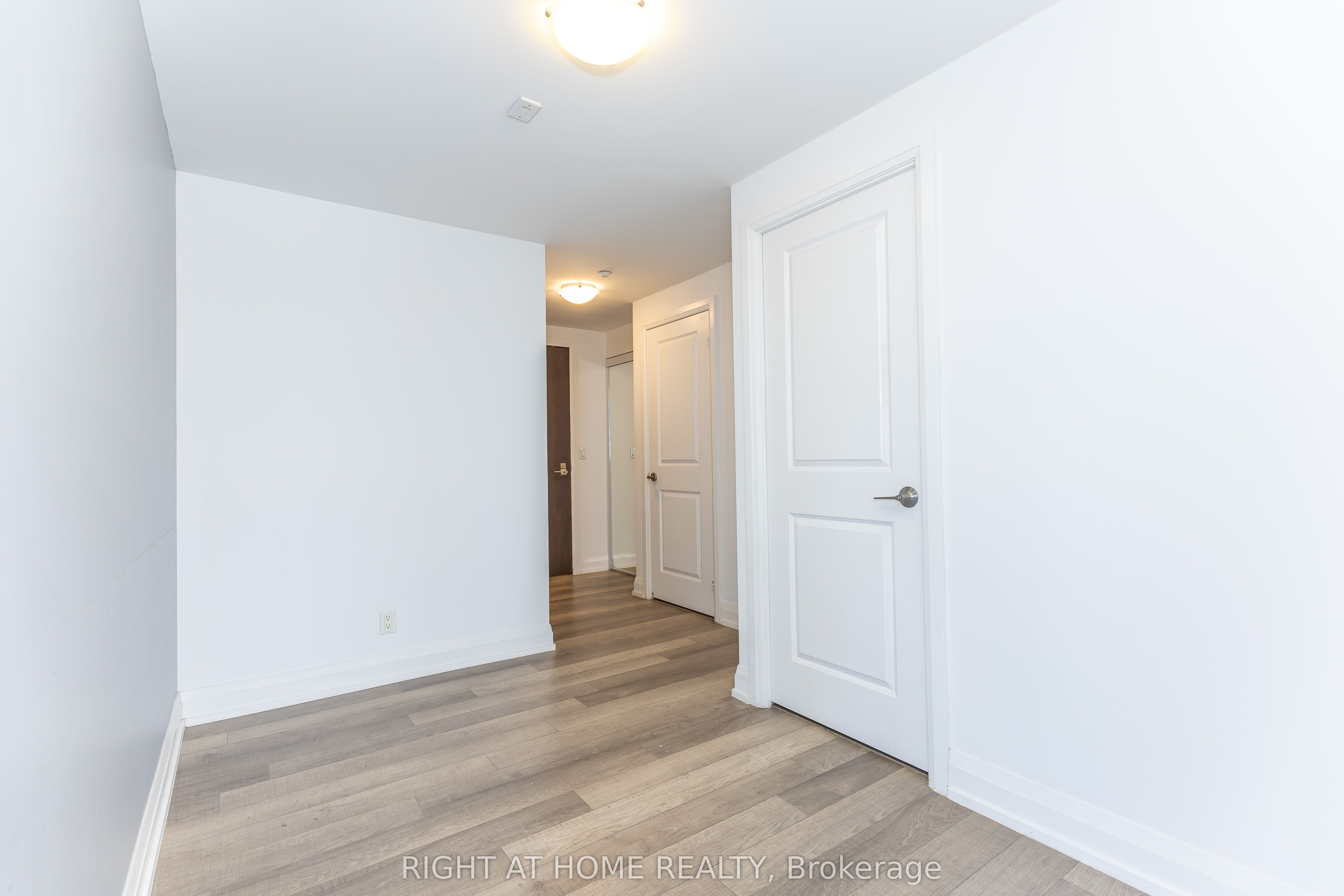 370 Highway 7 E 1021 Property Photo 25