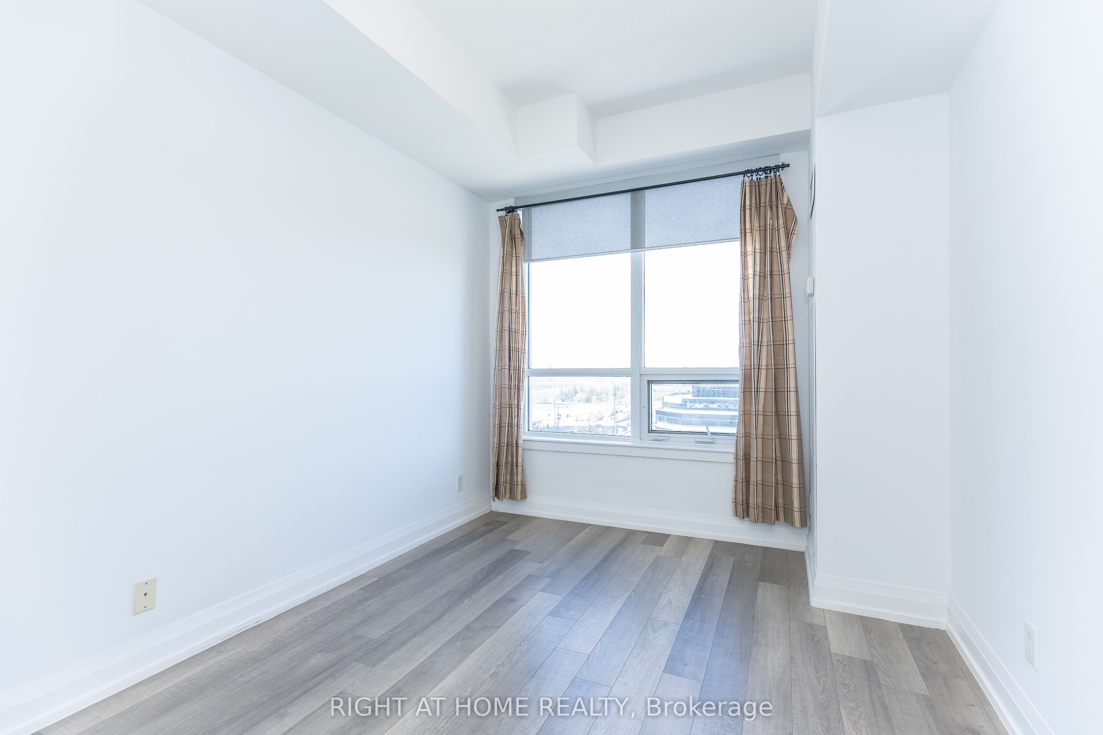 370 Highway 7 E 1021 Property Photo 27