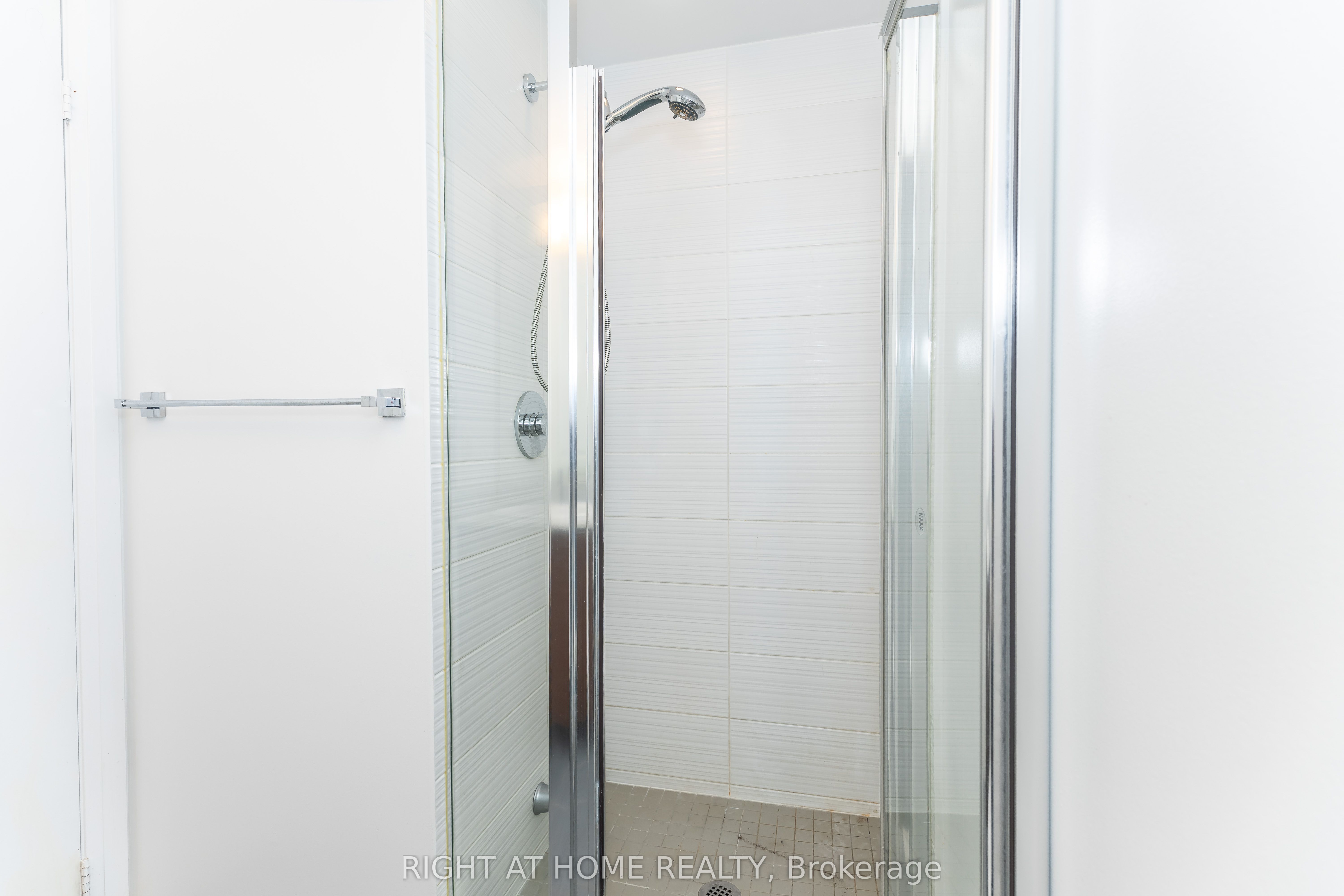 370 Highway 7 E 1021 Property Photo 37