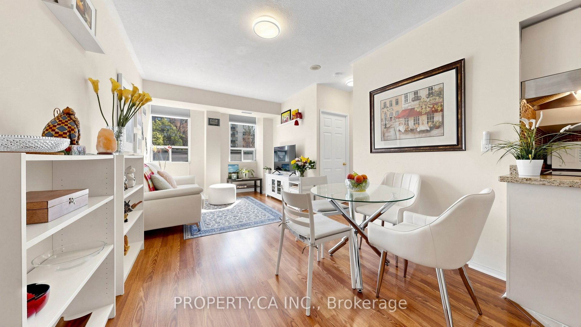 7398 Yonge Street 107 Property Photo 2