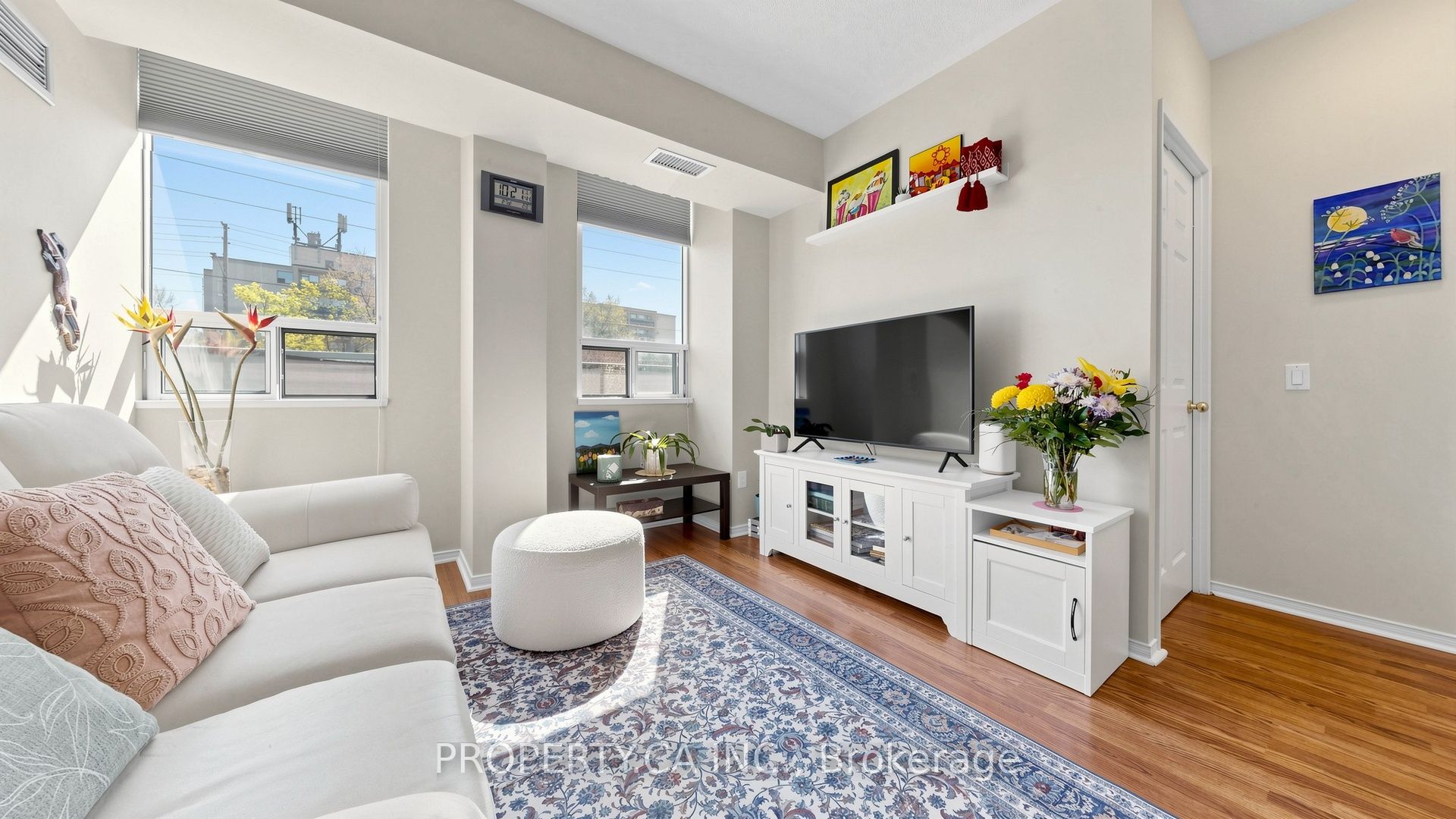 7398 Yonge Street 107 Property Photo 4