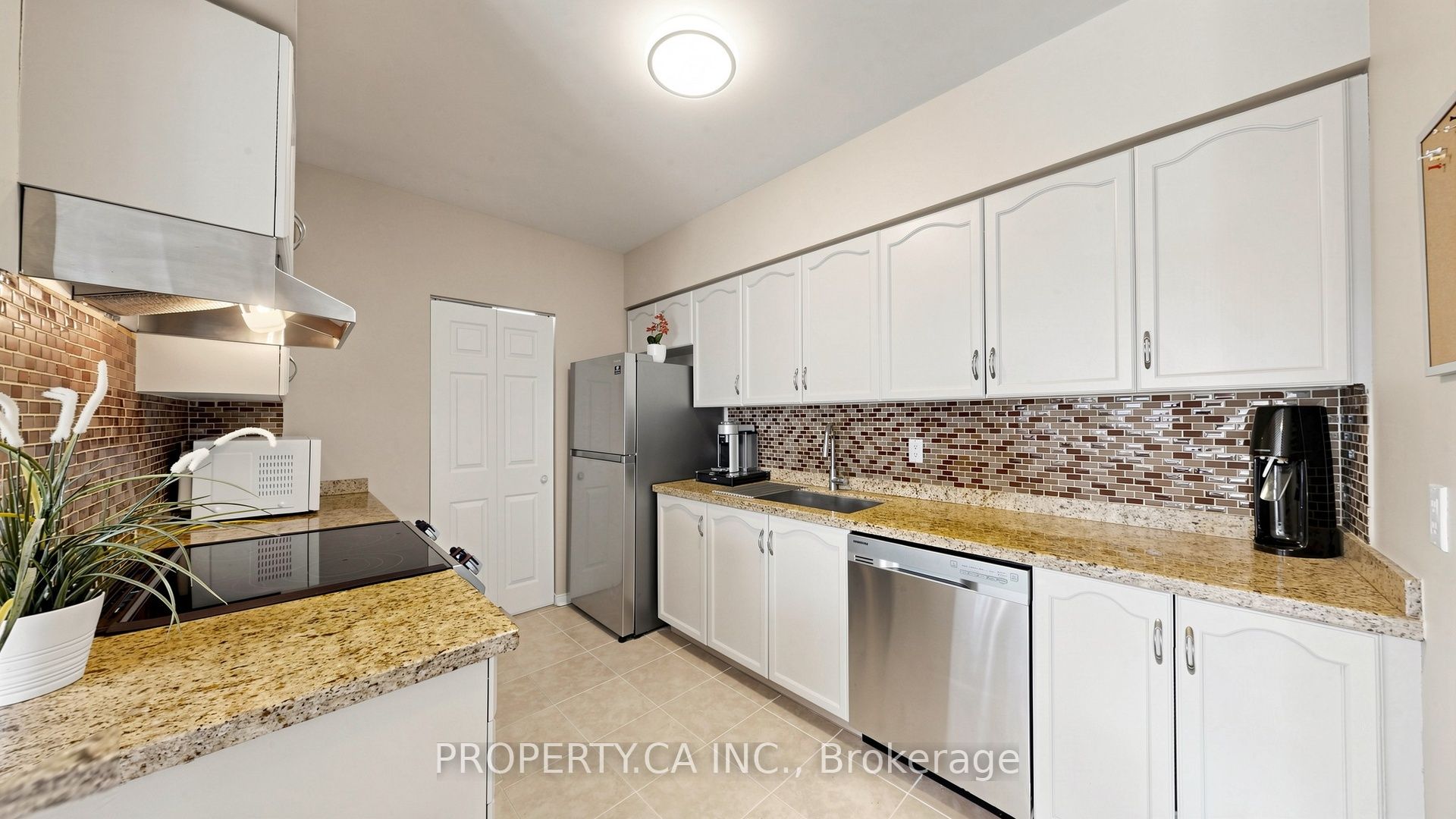 7398 Yonge Street 107 Property Photo 16
