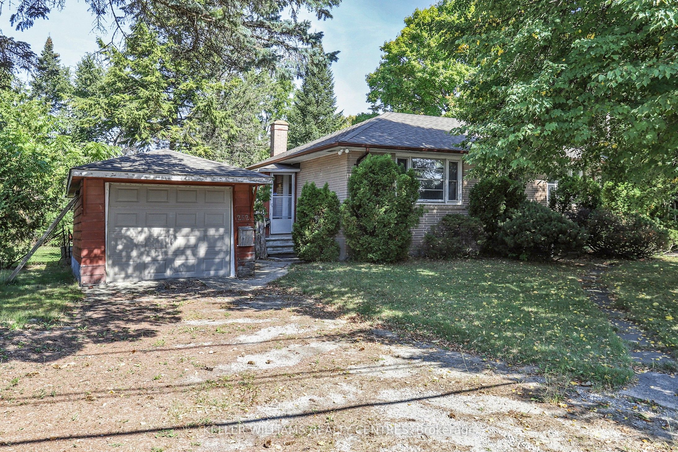252 Elgin Mills Road W Unit A Property Photo 1