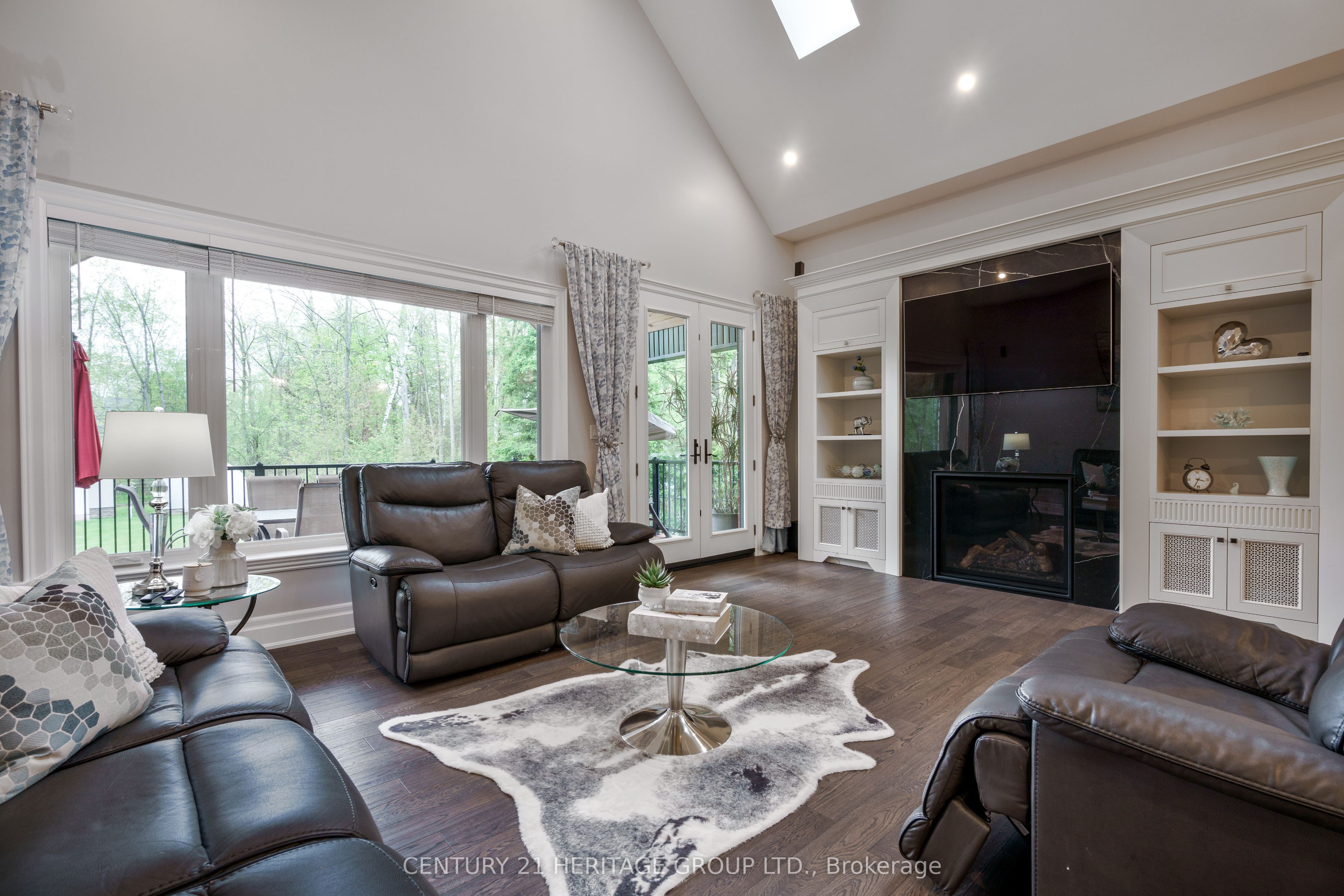 1894 Simcoe Boulevard Property Photo 2