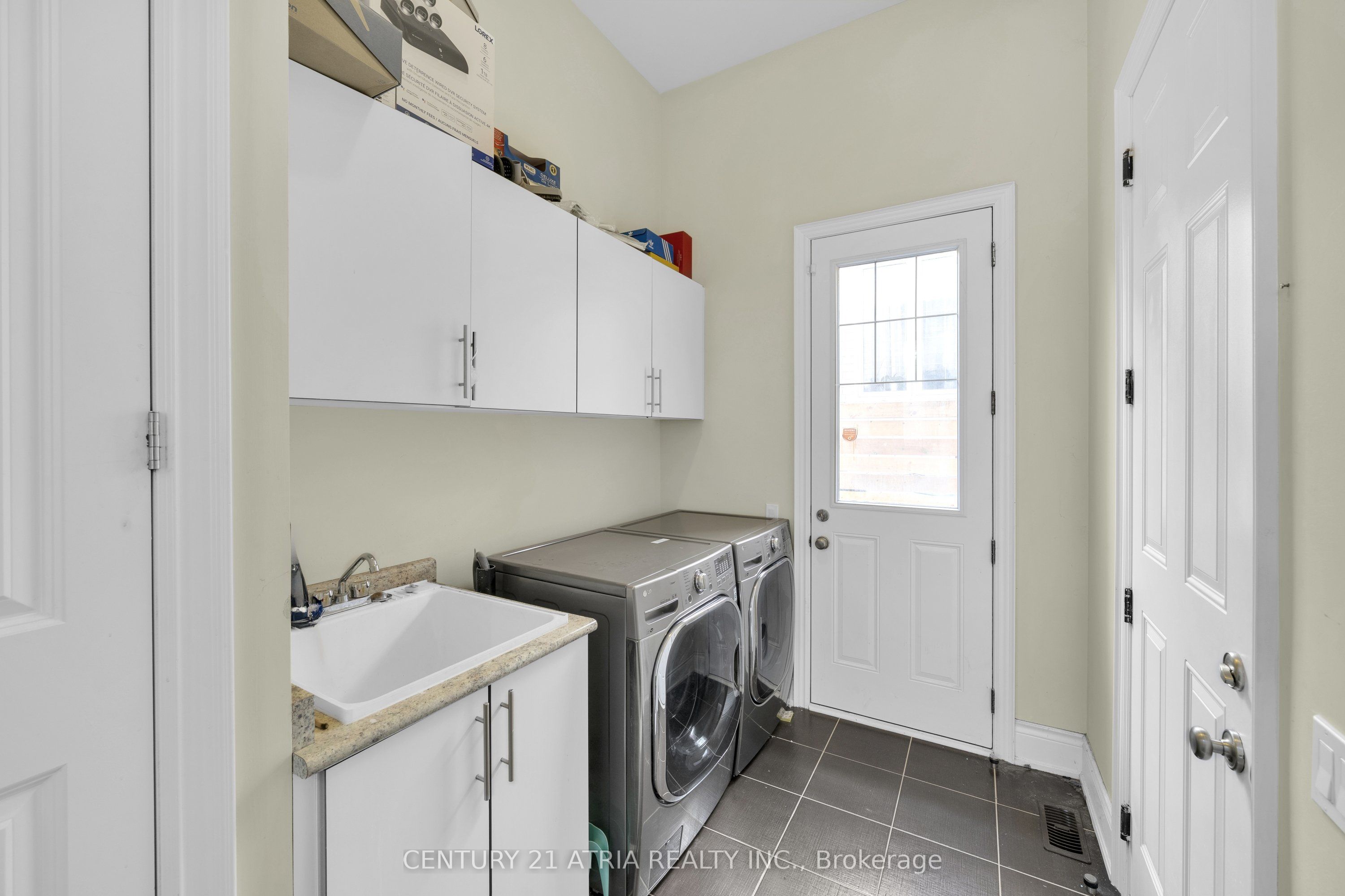 20 Baldry Avenue Property Photo 5