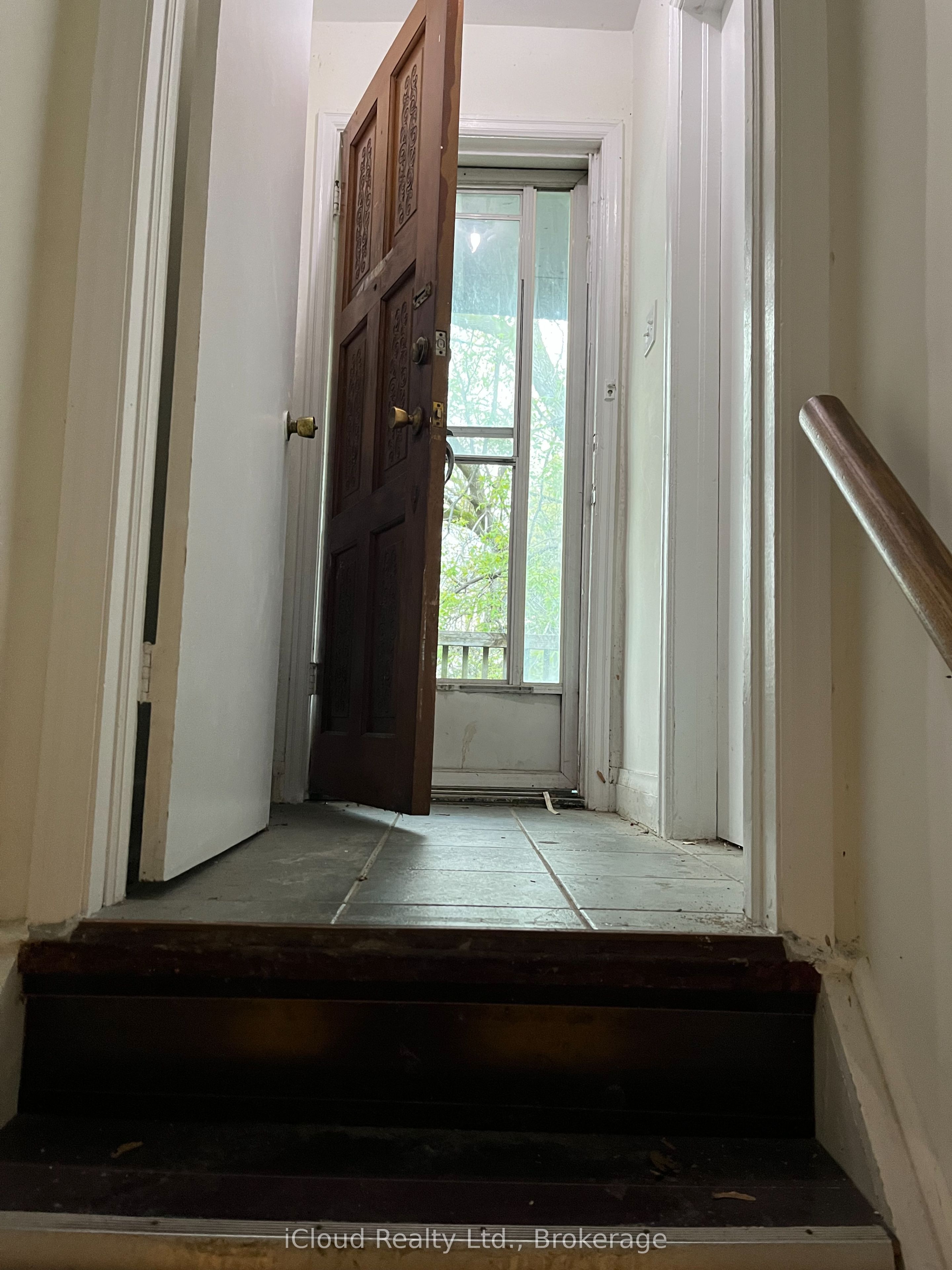 104 E Steeles Avenue E A (lower Level) Property Photo 4