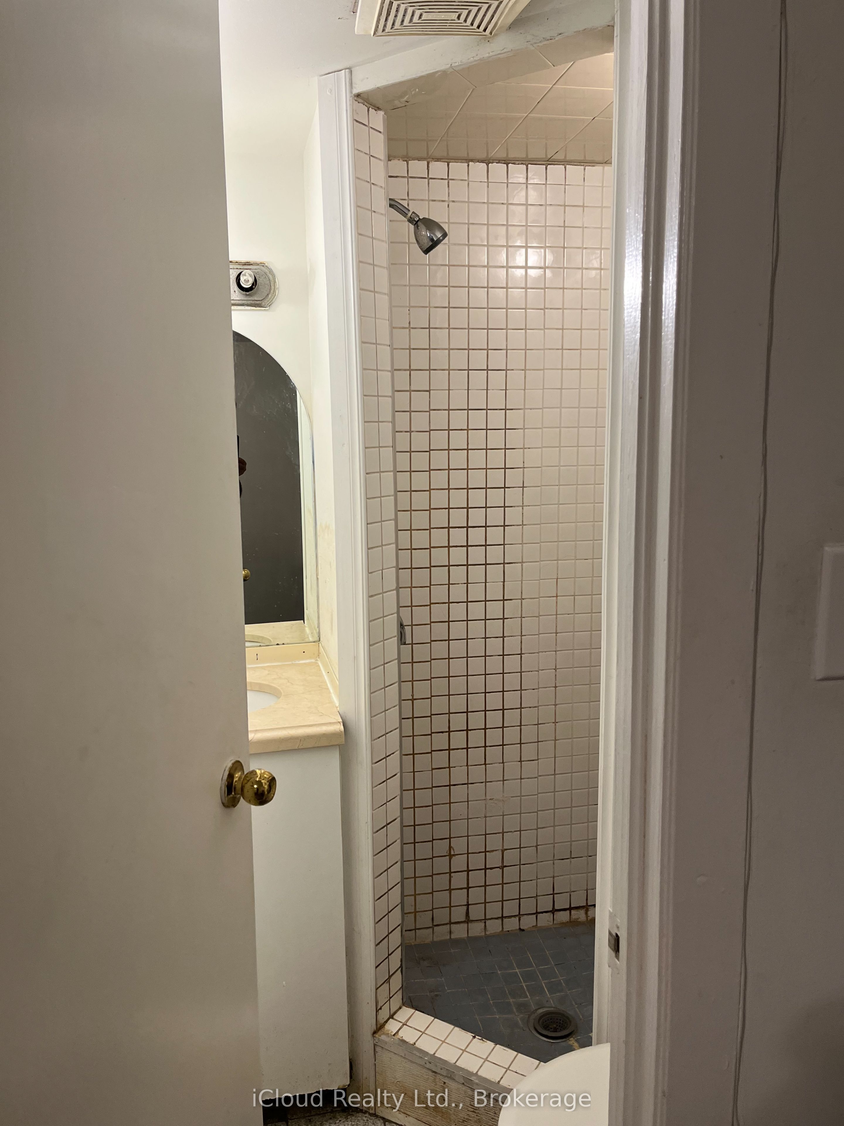 104 E Steeles Avenue E A (lower Level) Property Photo 10