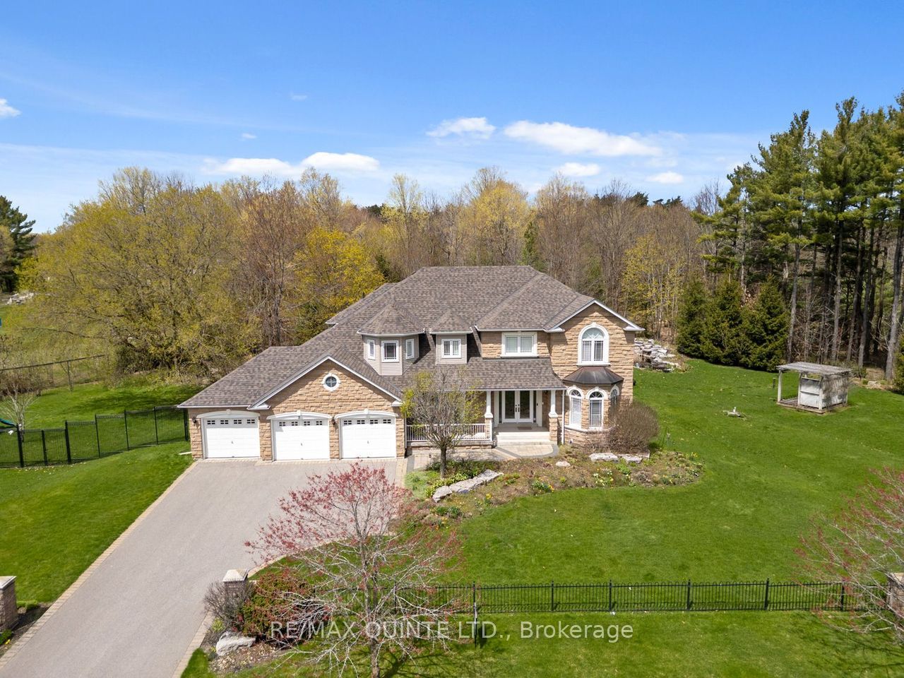 2 Treeview Avenue Property Photo 1