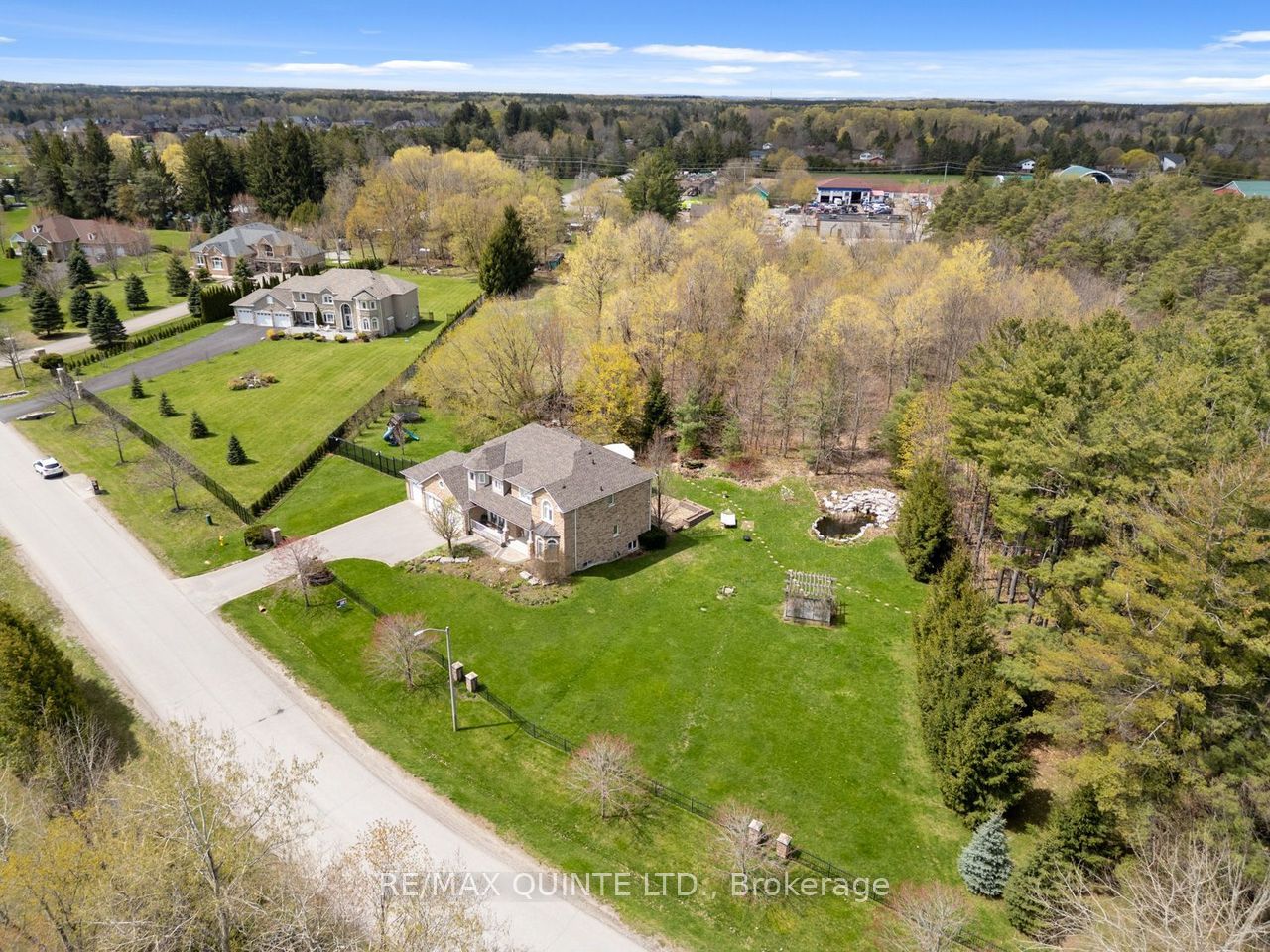 2 Treeview Avenue Property Photo 3