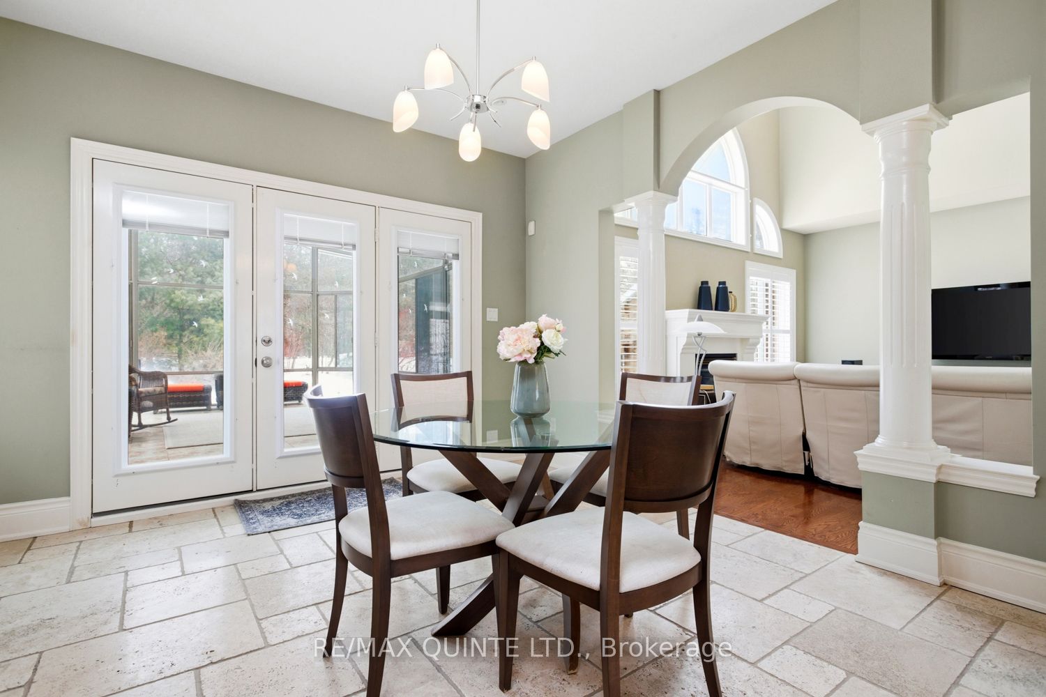 2 Treeview Avenue Property Photo 7