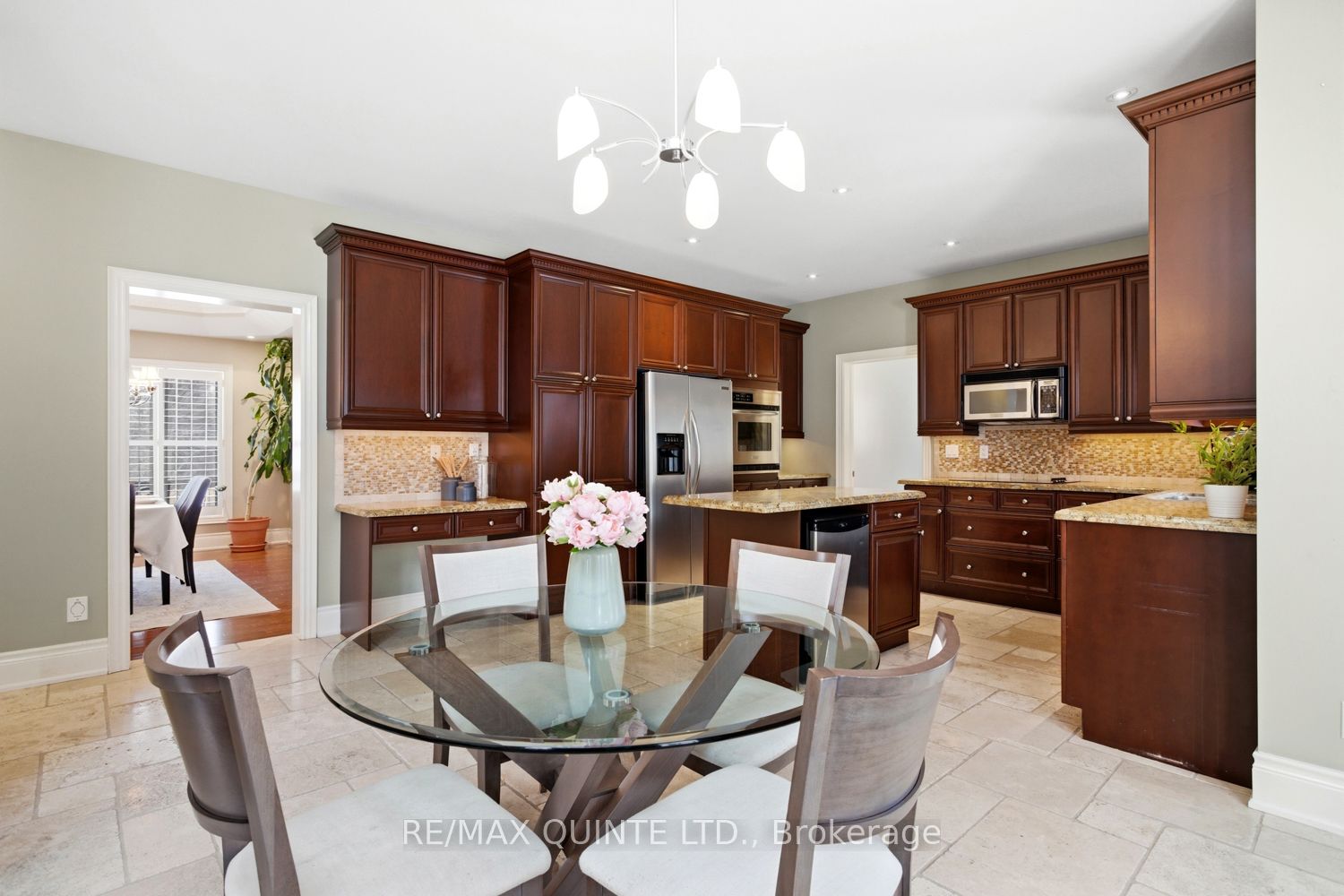 2 Treeview Avenue Property Photo 8