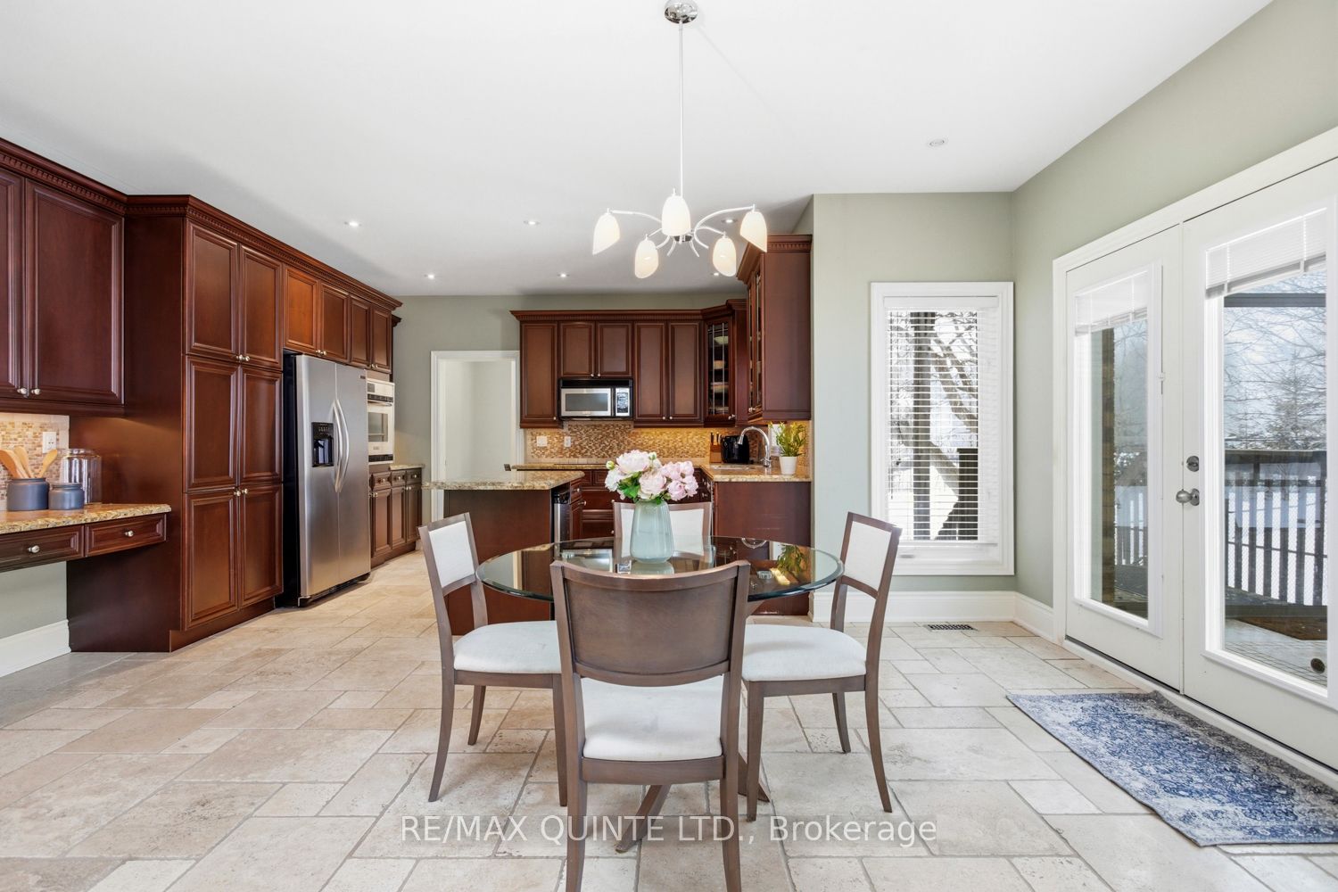 2 Treeview Avenue Property Photo 9