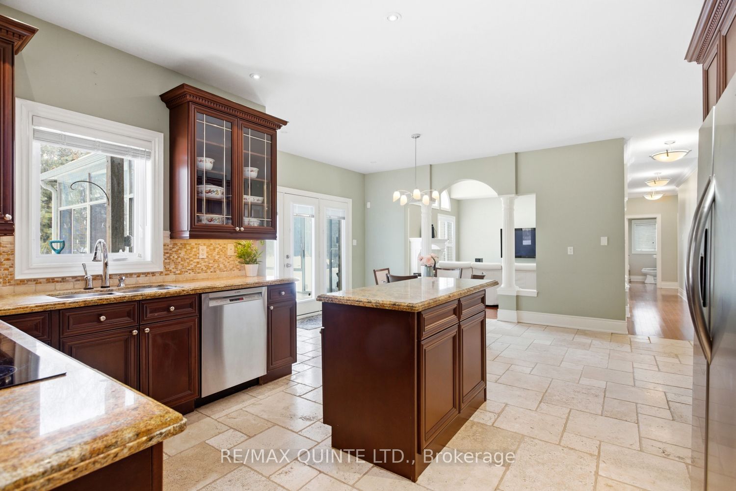 2 Treeview Avenue Property Photo 12