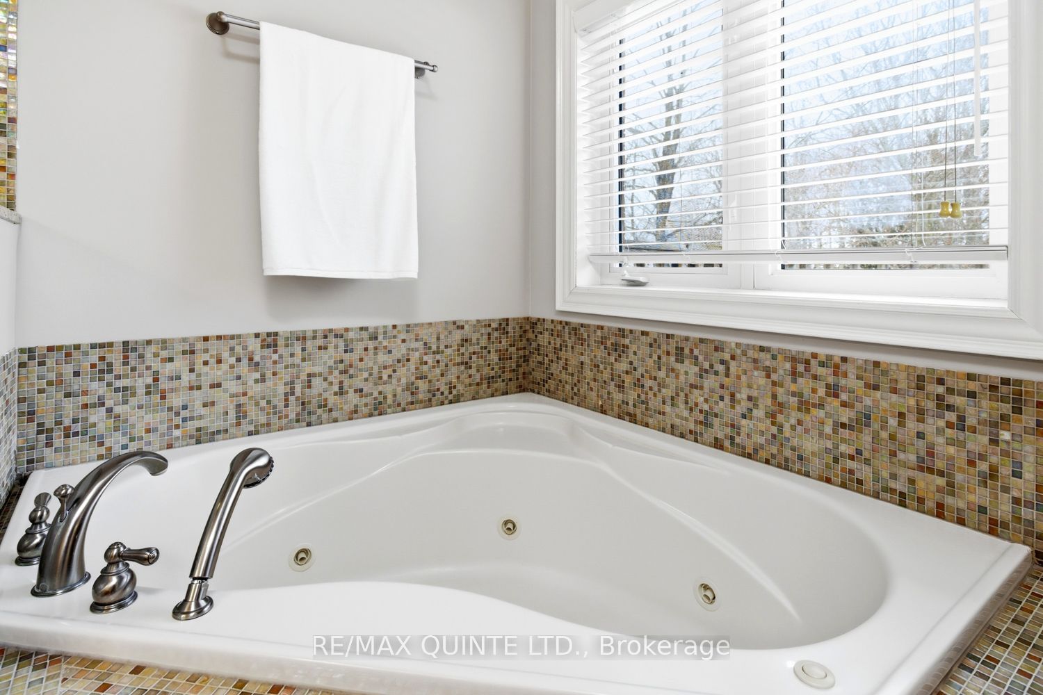 2 Treeview Avenue Property Photo 22