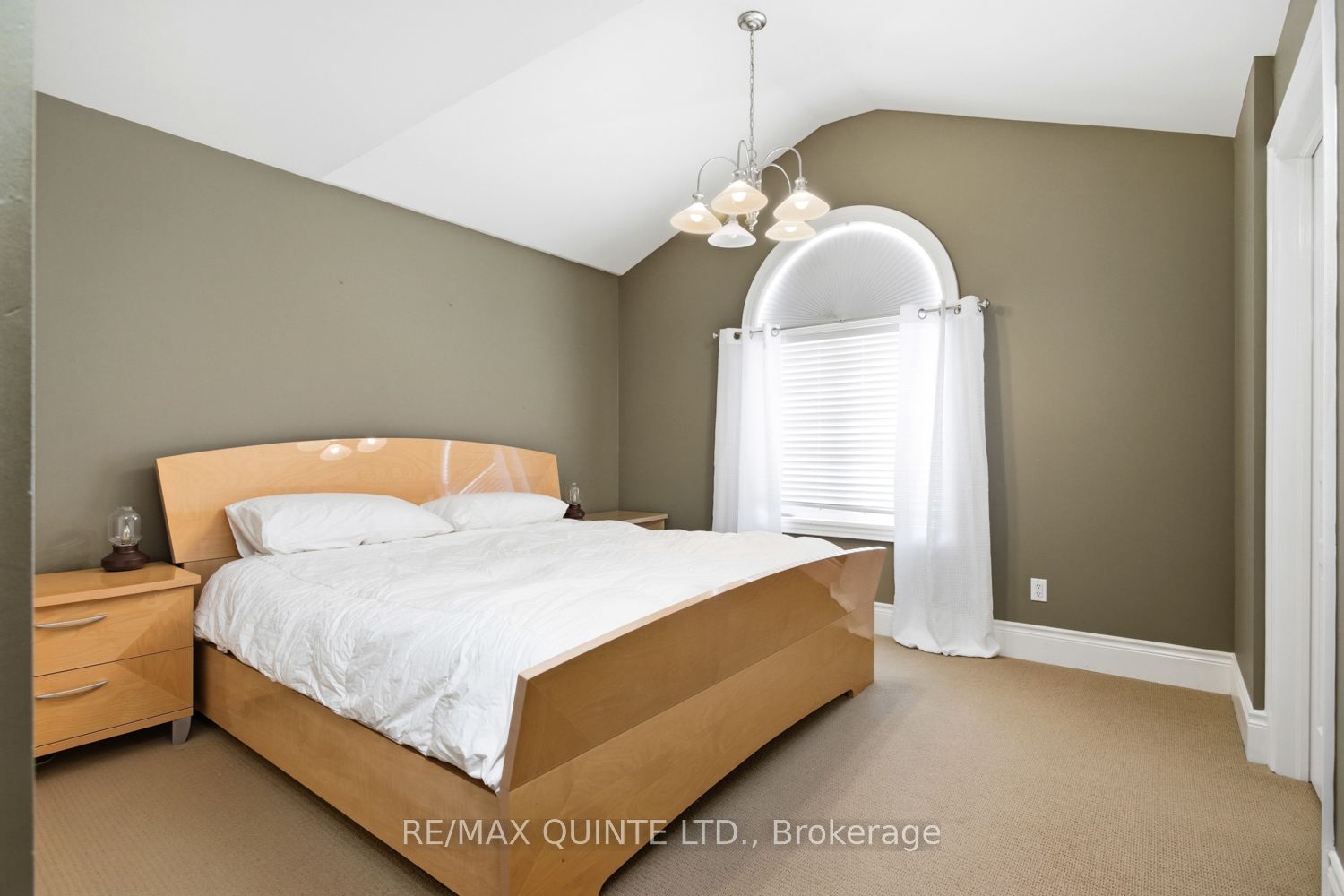 2 Treeview Avenue Property Photo 23