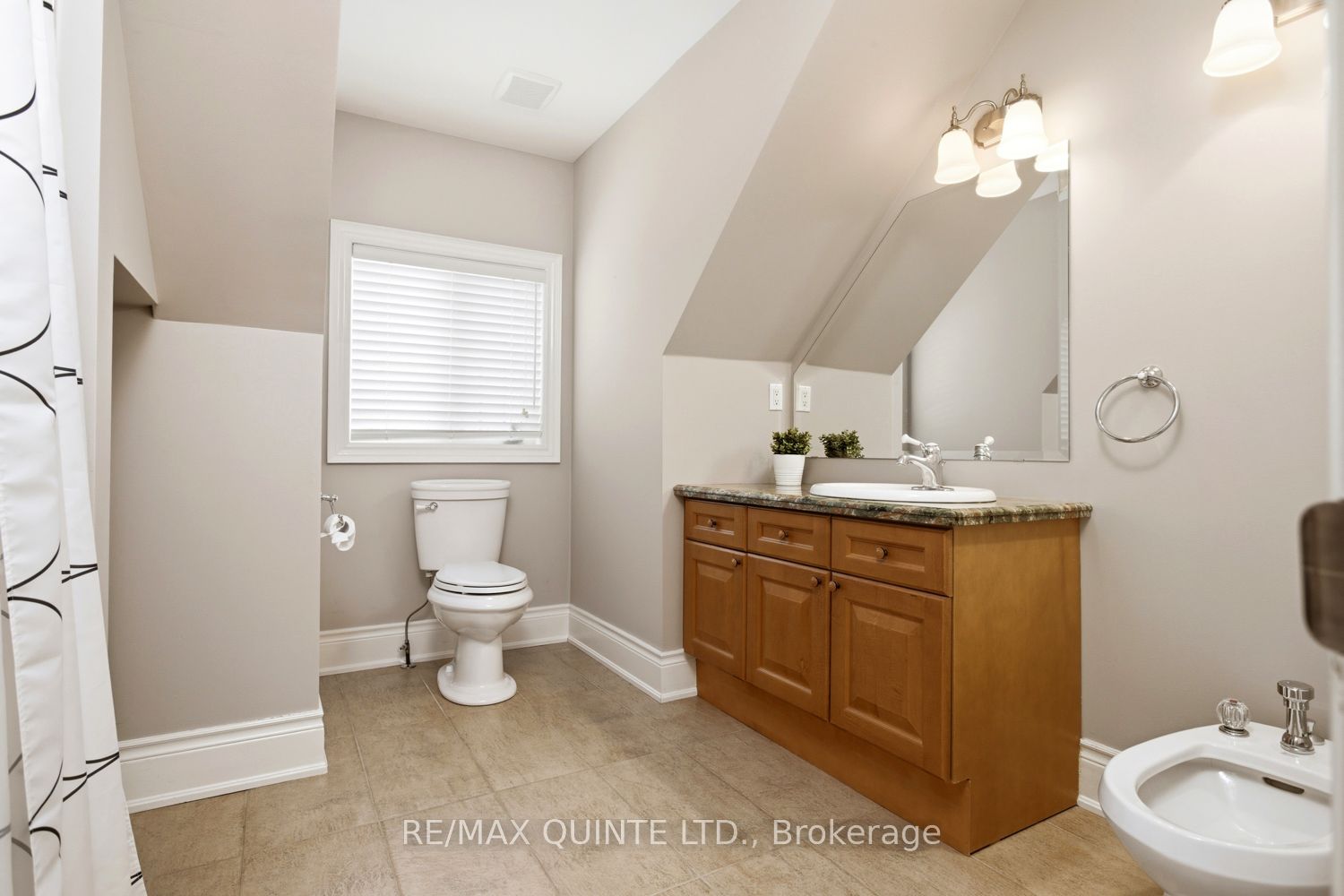 2 Treeview Avenue Property Photo 26