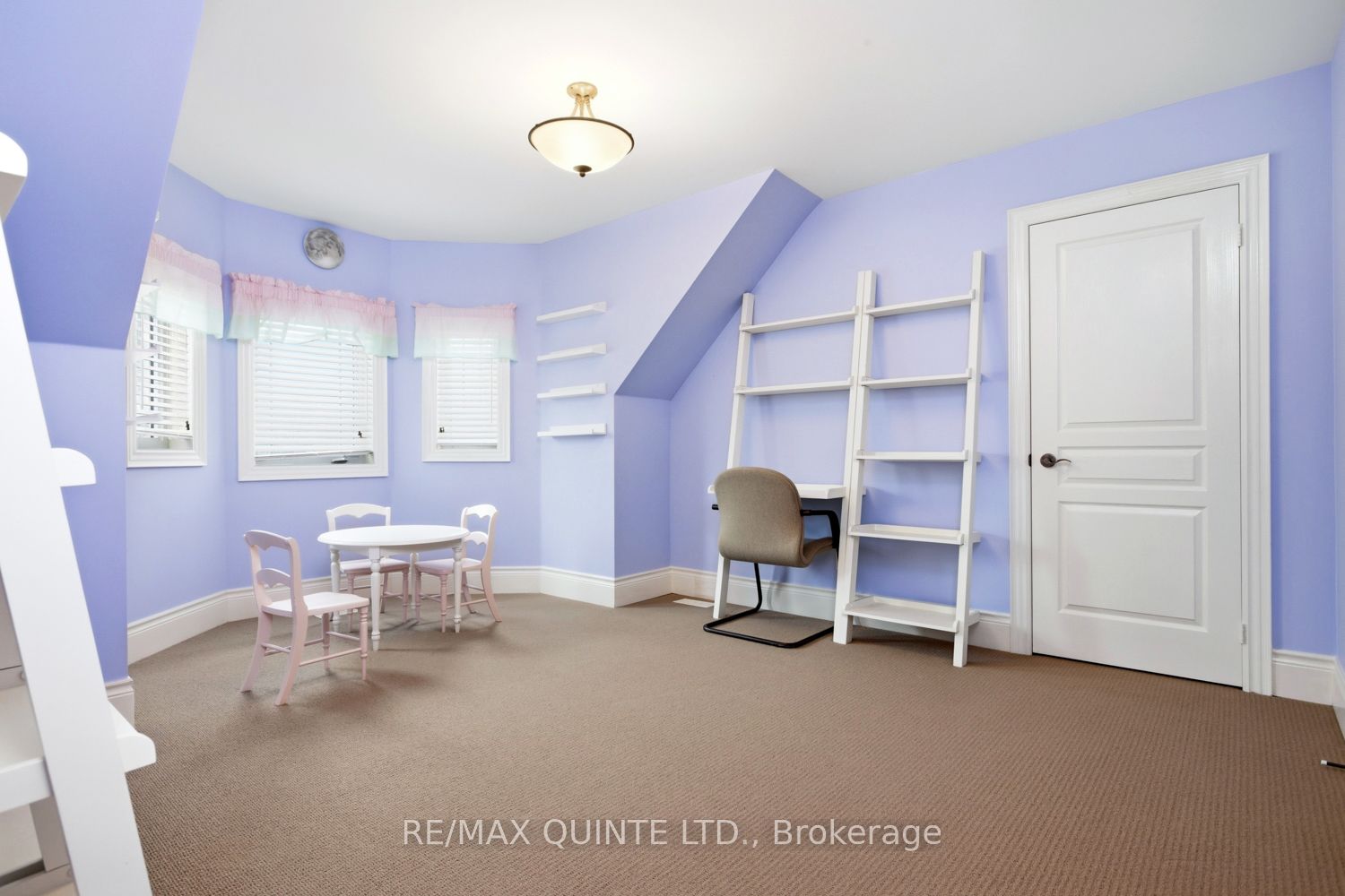 2 Treeview Avenue Property Photo 27