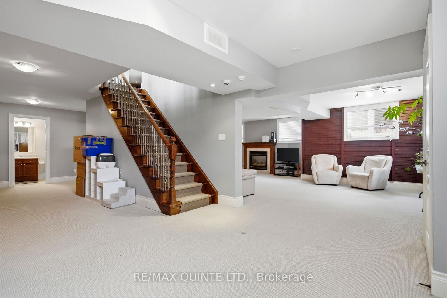 2 Treeview Avenue Property Photo 28