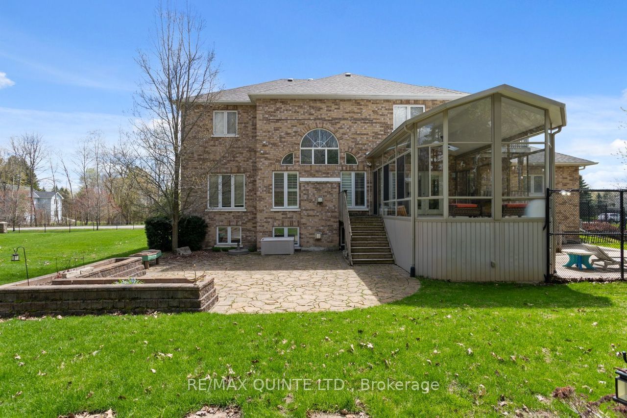 2 Treeview Avenue Property Photo 38