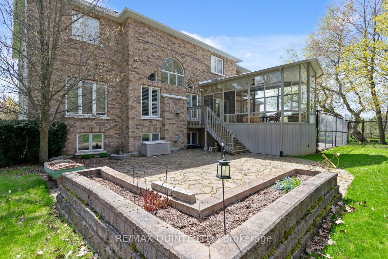 2 Treeview Avenue Property Photo 39