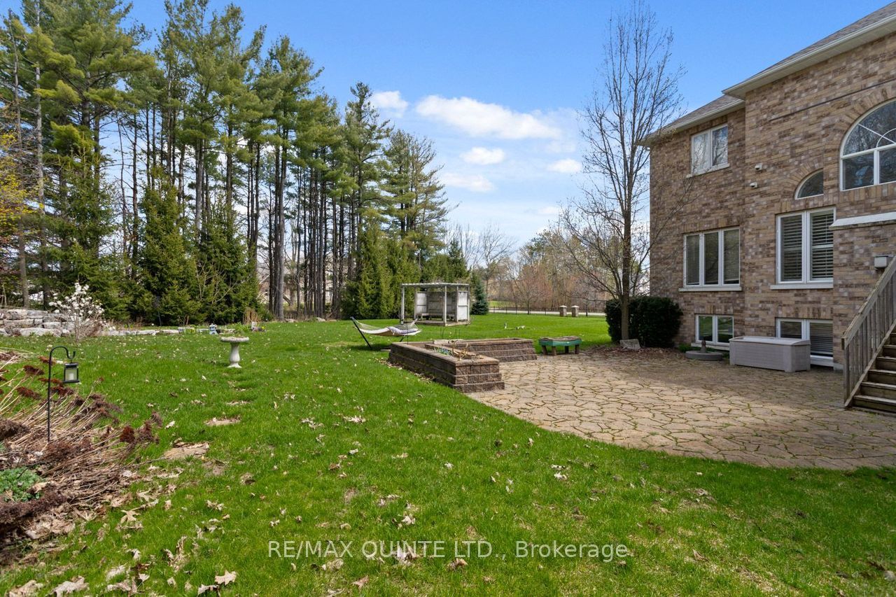2 Treeview Avenue Property Photo 40