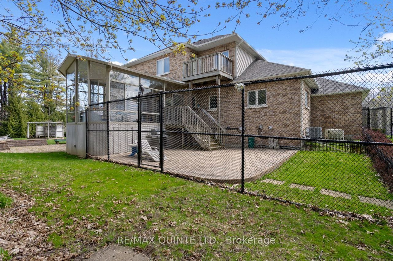 2 Treeview Avenue Property Photo 41