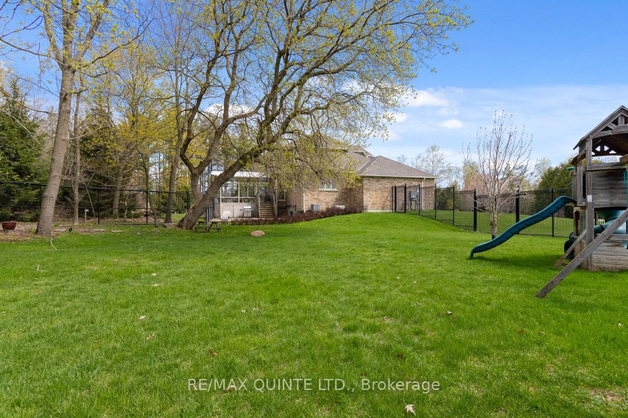 2 Treeview Avenue Property Photo 43