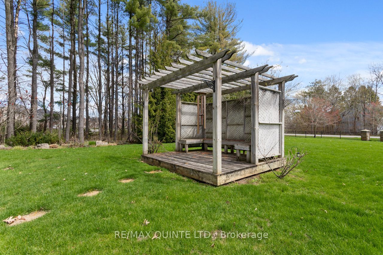 2 Treeview Avenue Property Photo 44