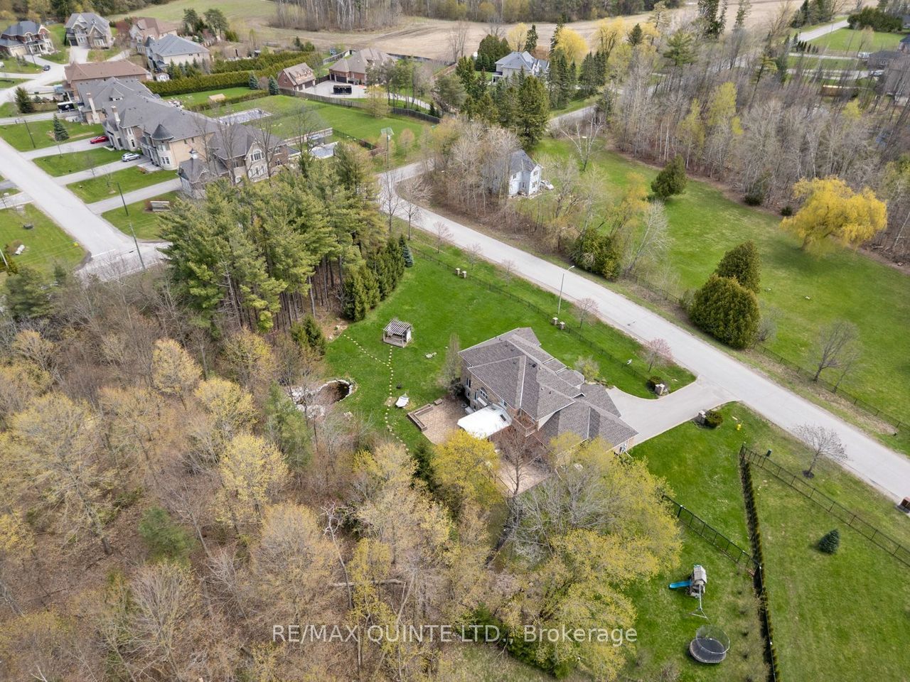 2 Treeview Avenue Property Photo 49