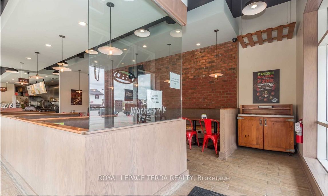 18267 Yonge Street Property Photo 7