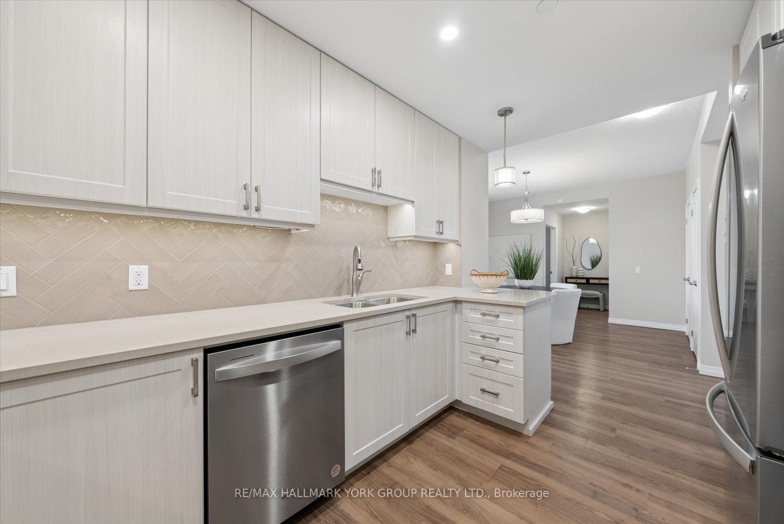 460 William Graham Drive 402 Property Photo 10