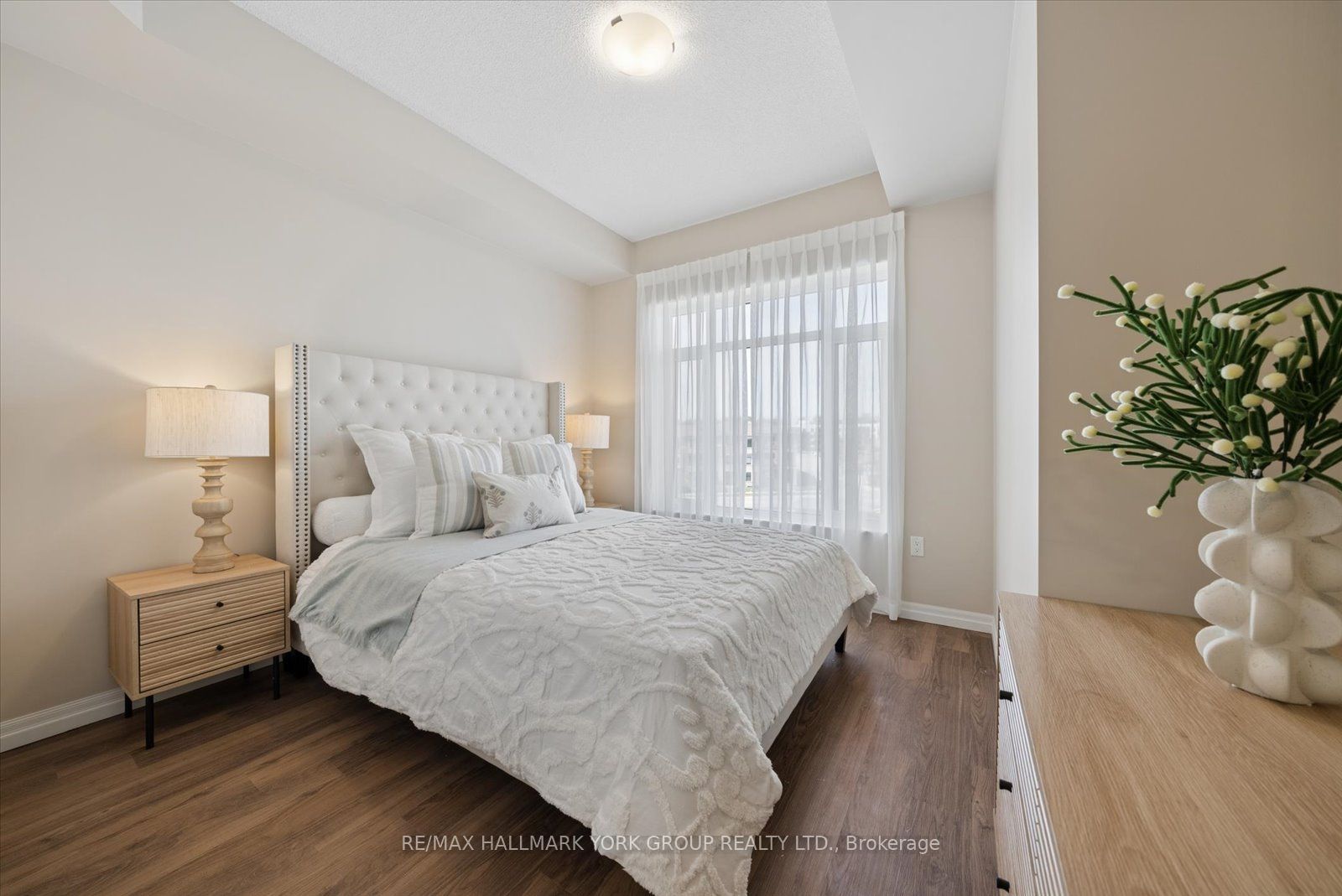 460 William Graham Drive 402 Property Photo 16