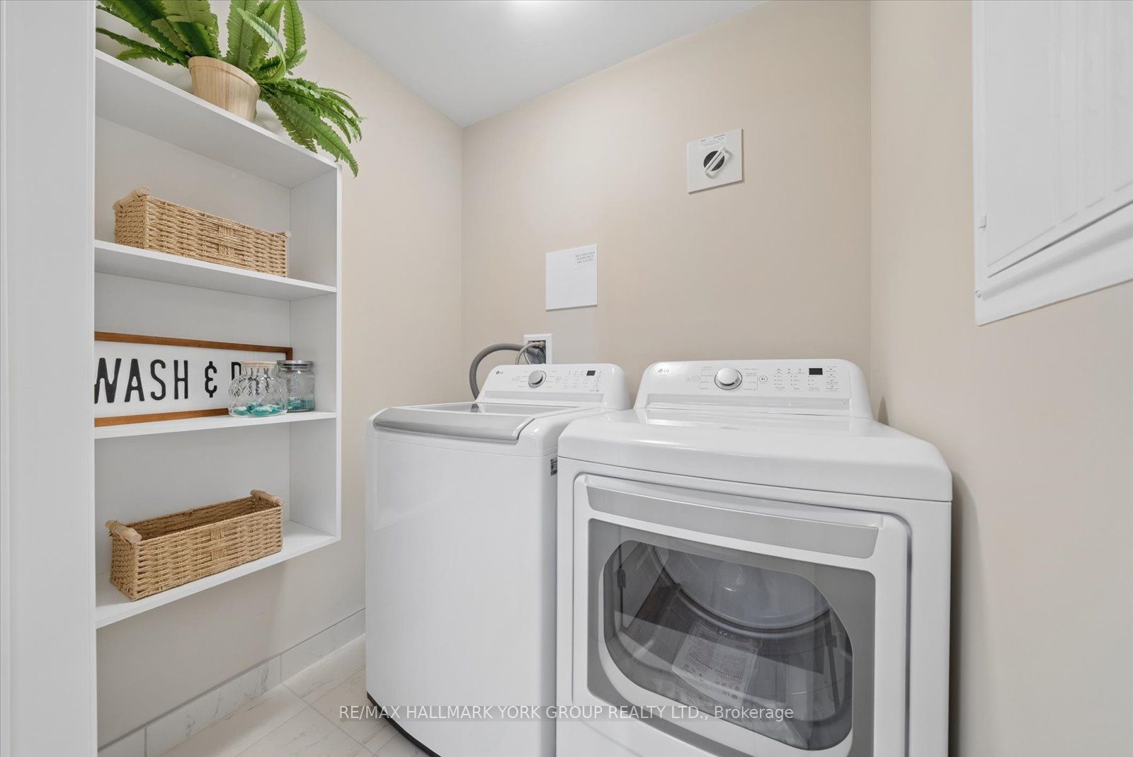 460 William Graham Drive 402 Property Photo 25