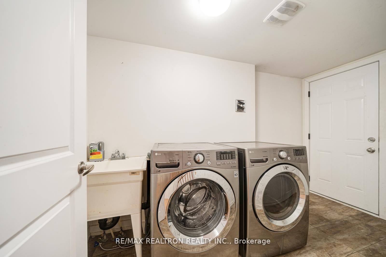 119 Cornell Rouge Boulevard Property Photo 8