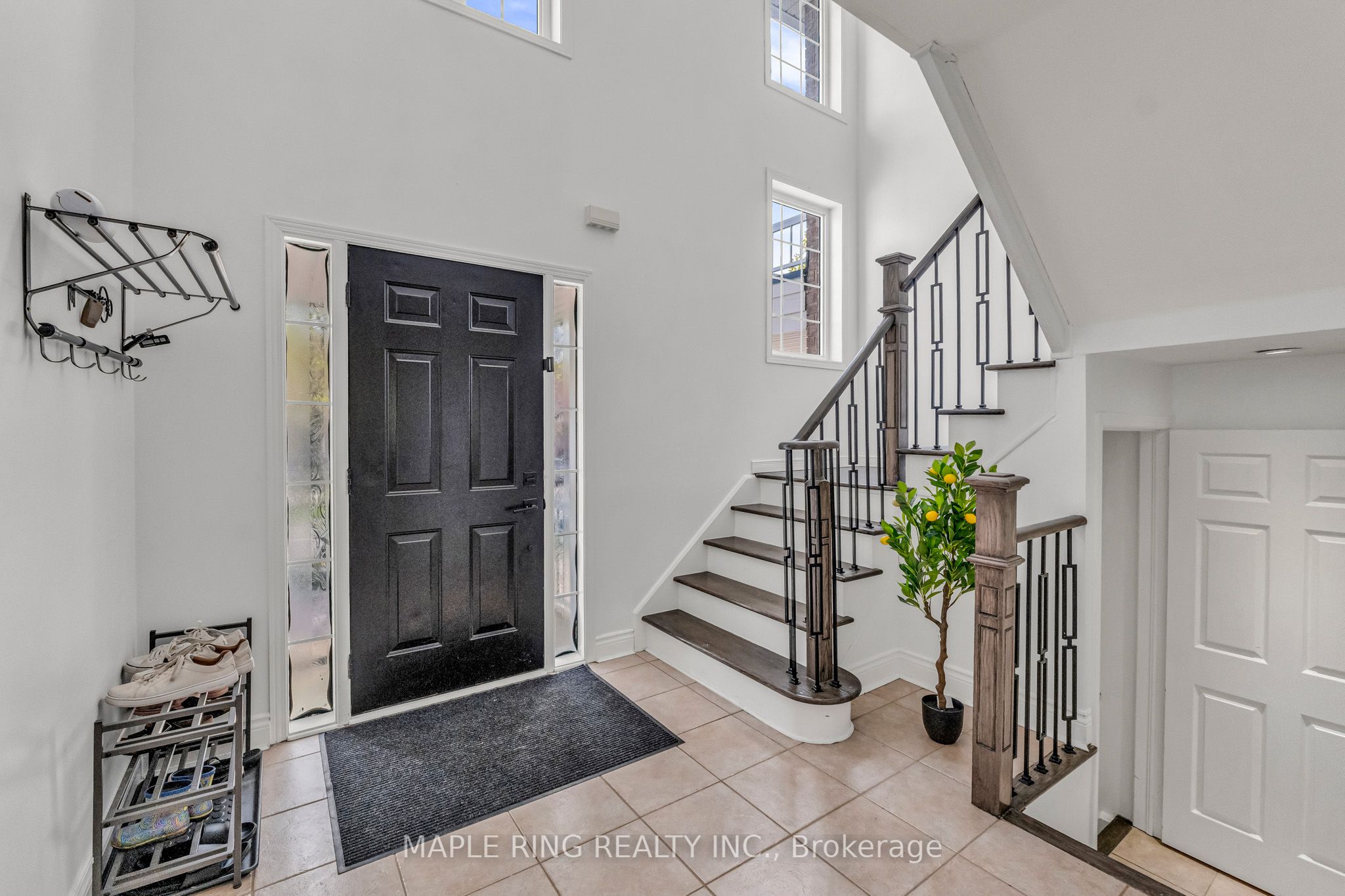 36 Laurelhurst Crescent Property Photo 2