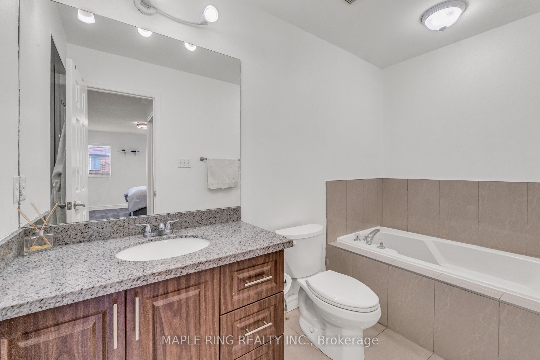 36 Laurelhurst Crescent Property Photo 18