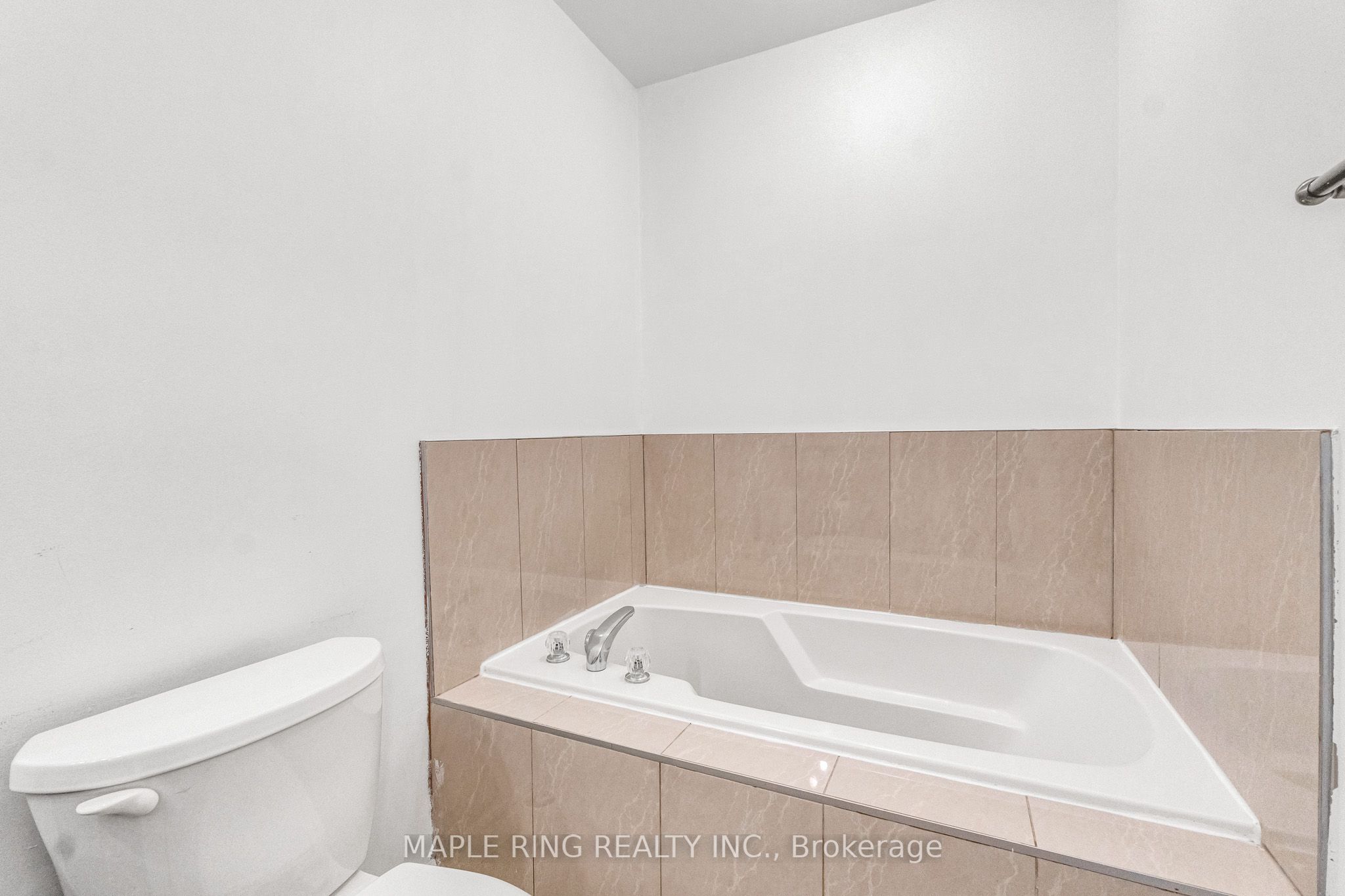 36 Laurelhurst Crescent Property Photo 19