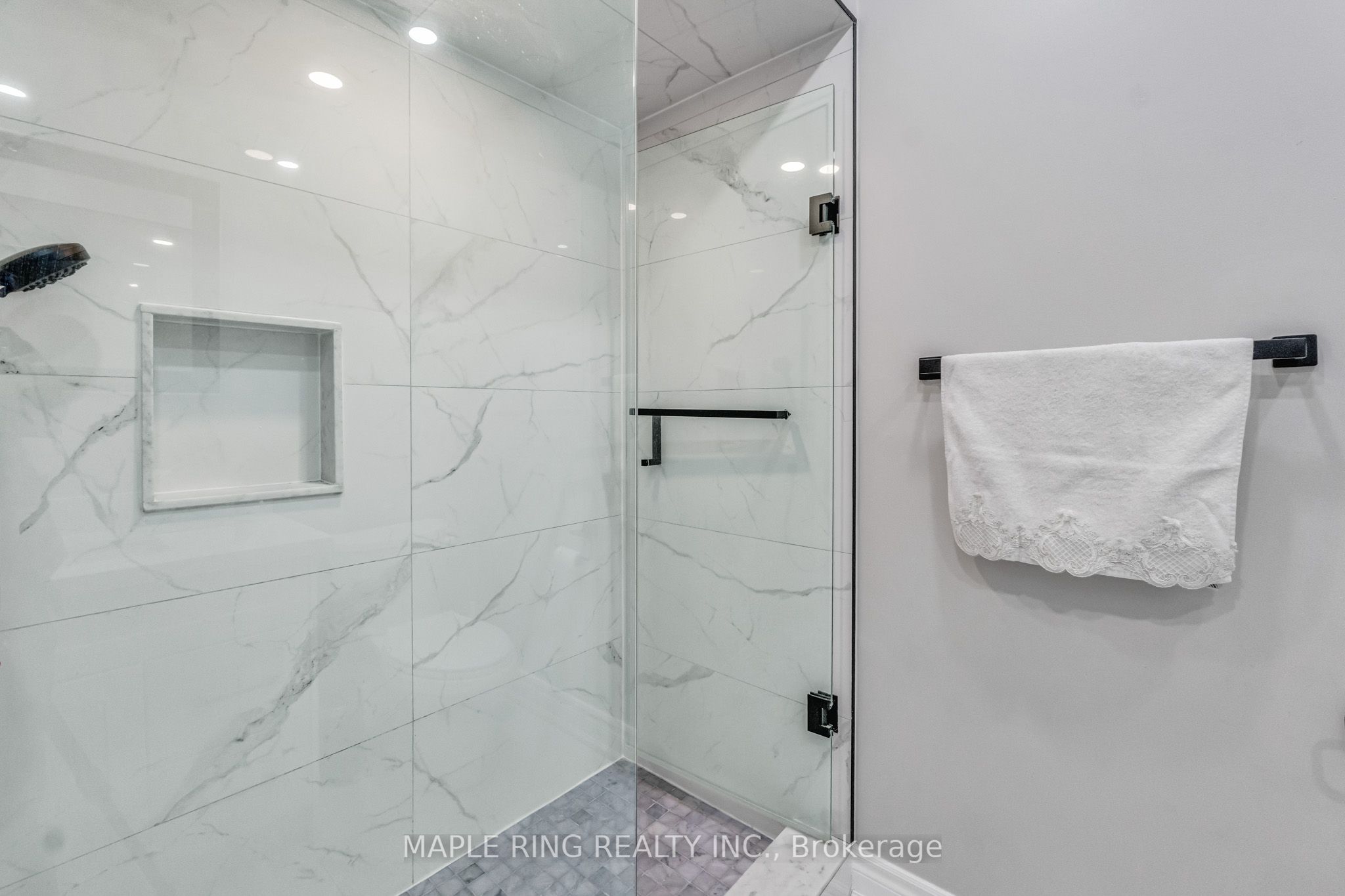 36 Laurelhurst Crescent Property Photo 26