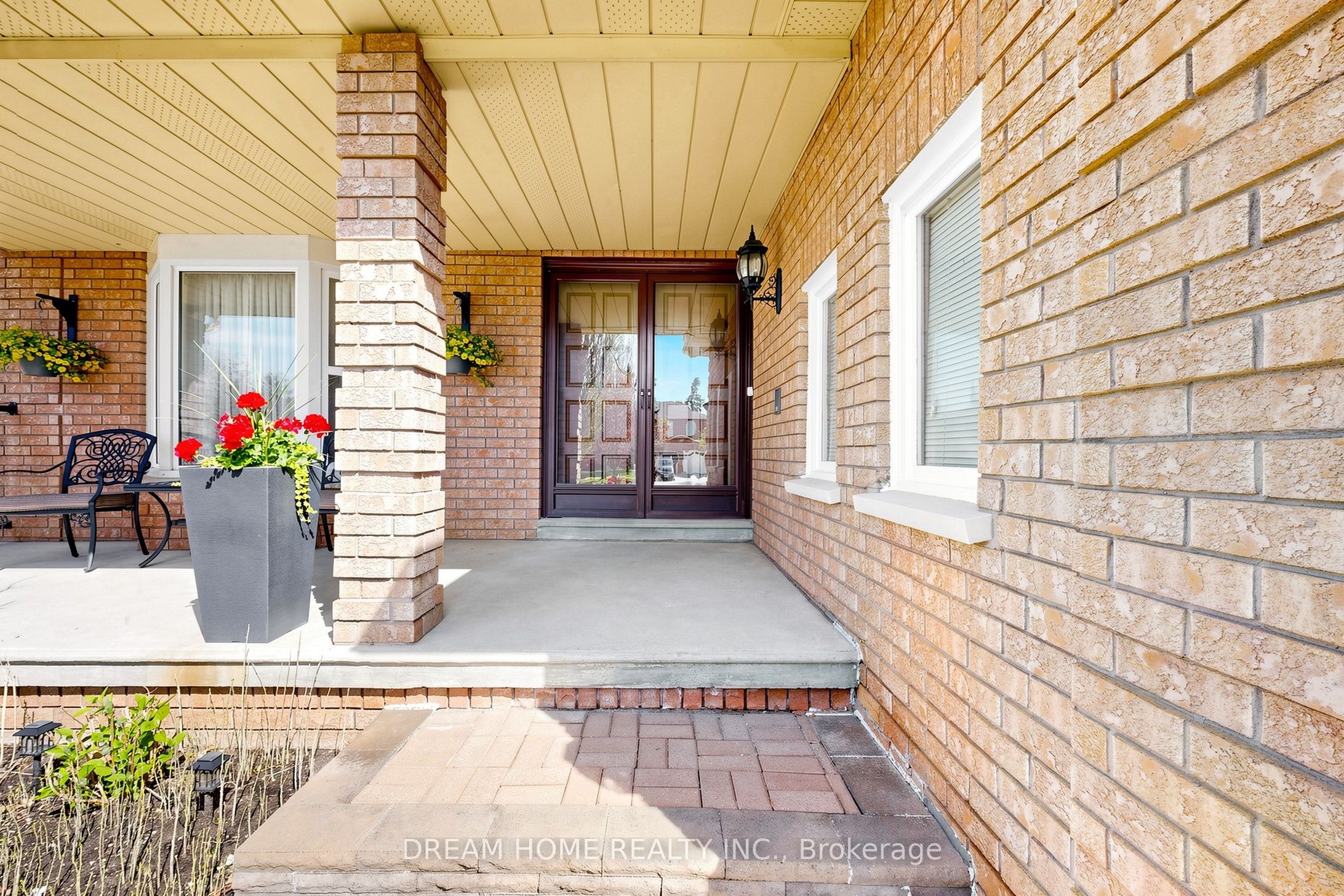 312 Valeria Boulevard Property Photo 3