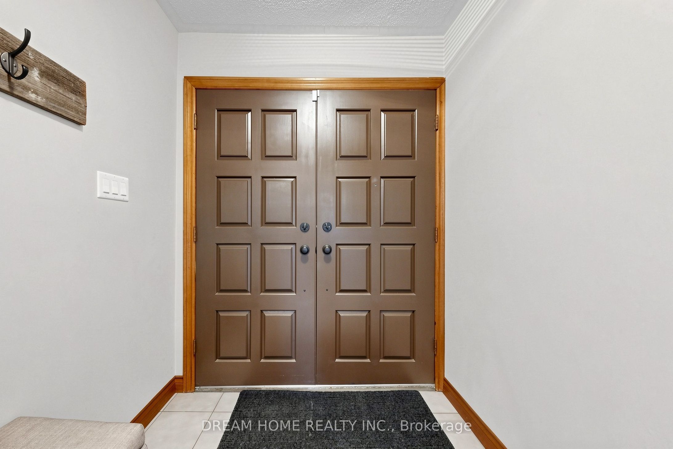 312 Valeria Boulevard Property Photo 4