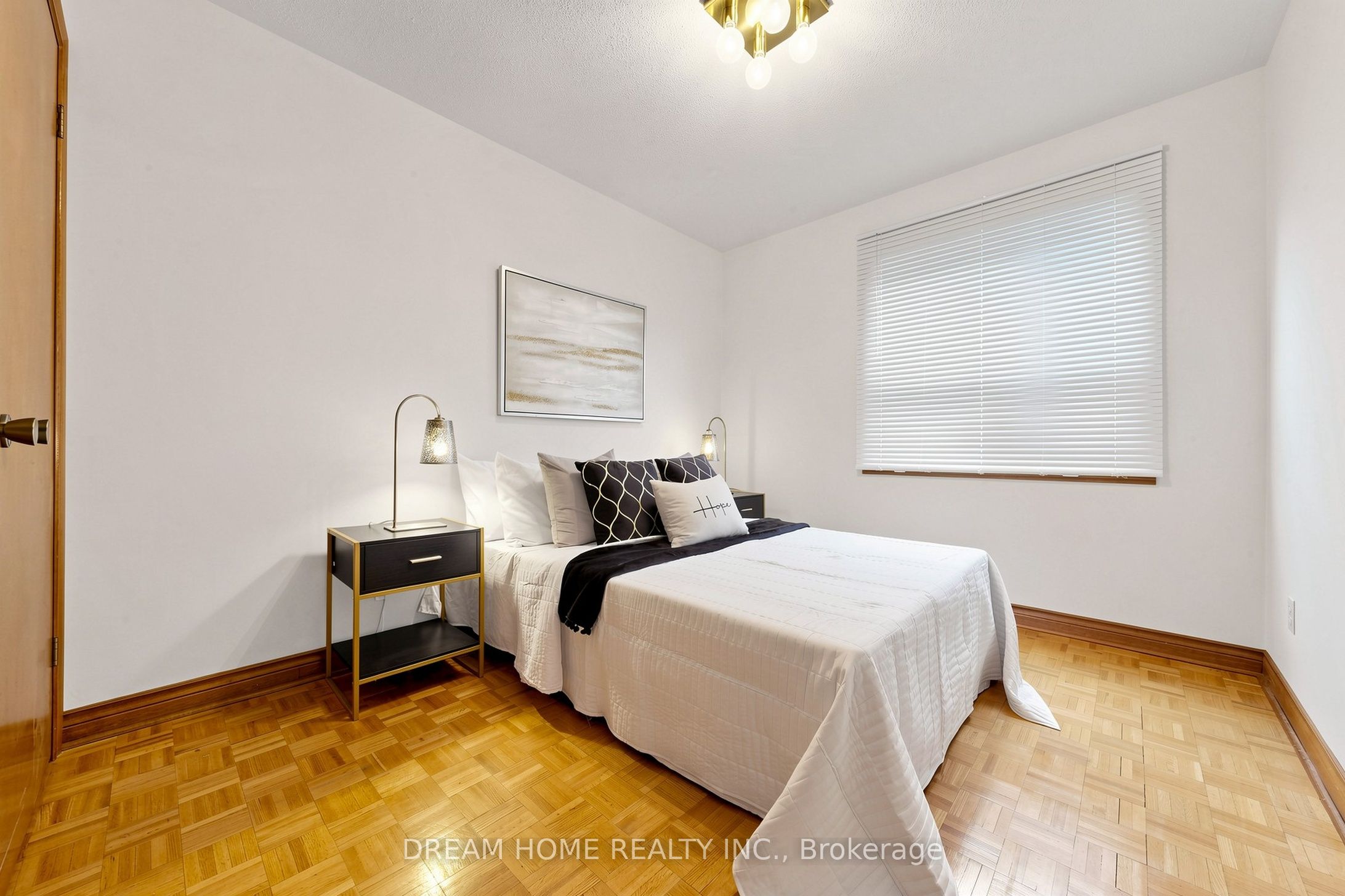 312 Valeria Boulevard Property Photo 14