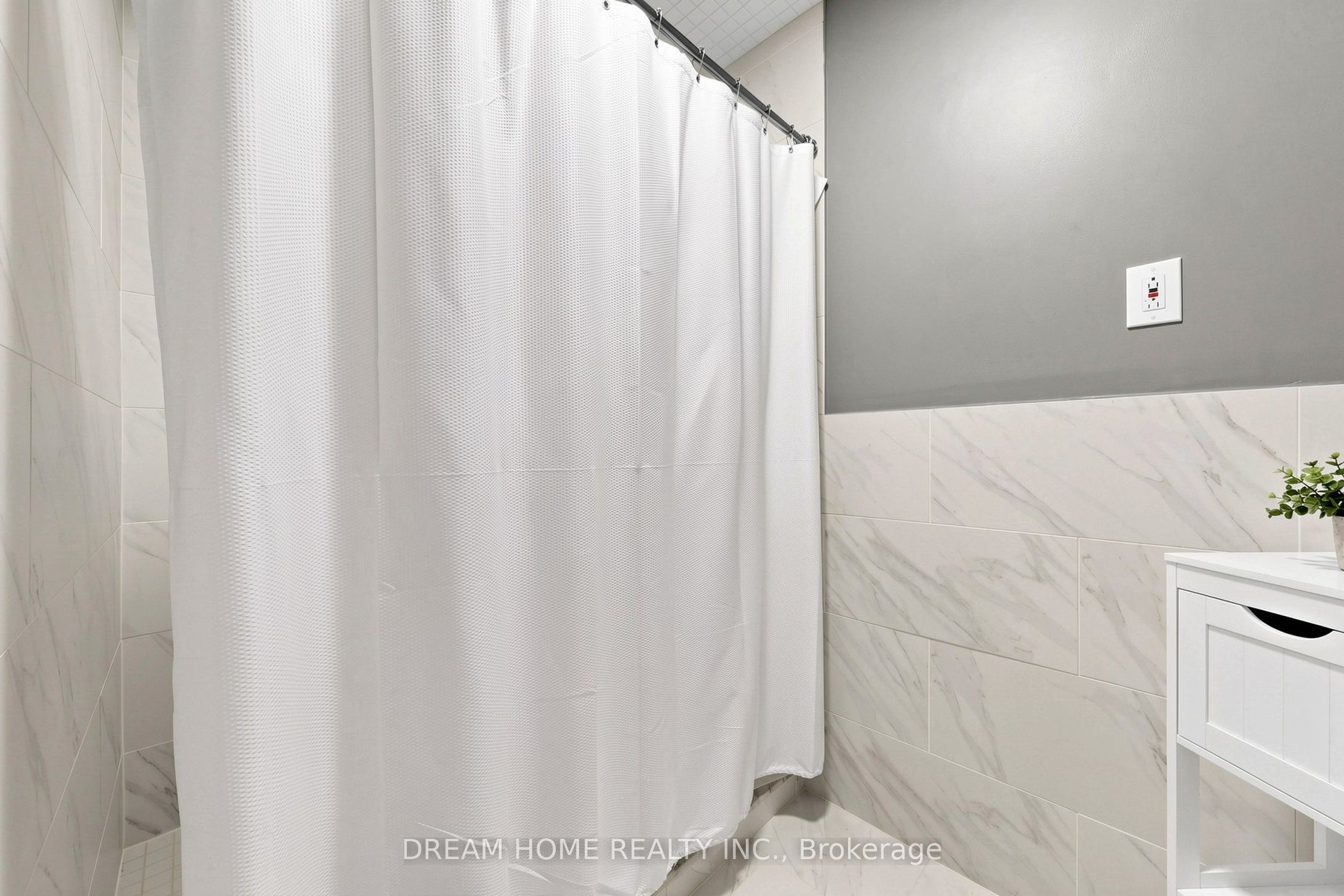 312 Valeria Boulevard Property Photo 17