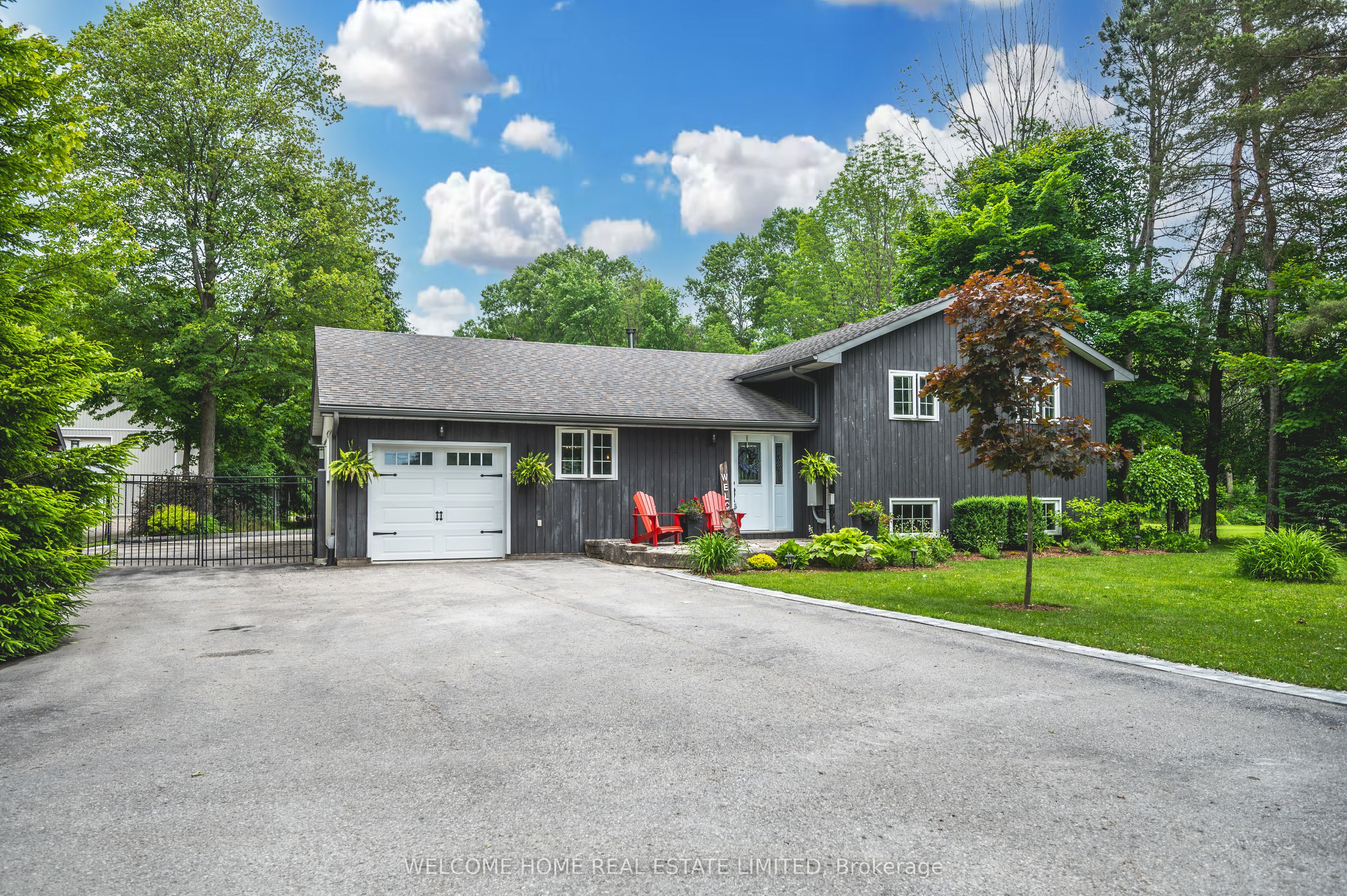 8071 4th Line Property Photo 2