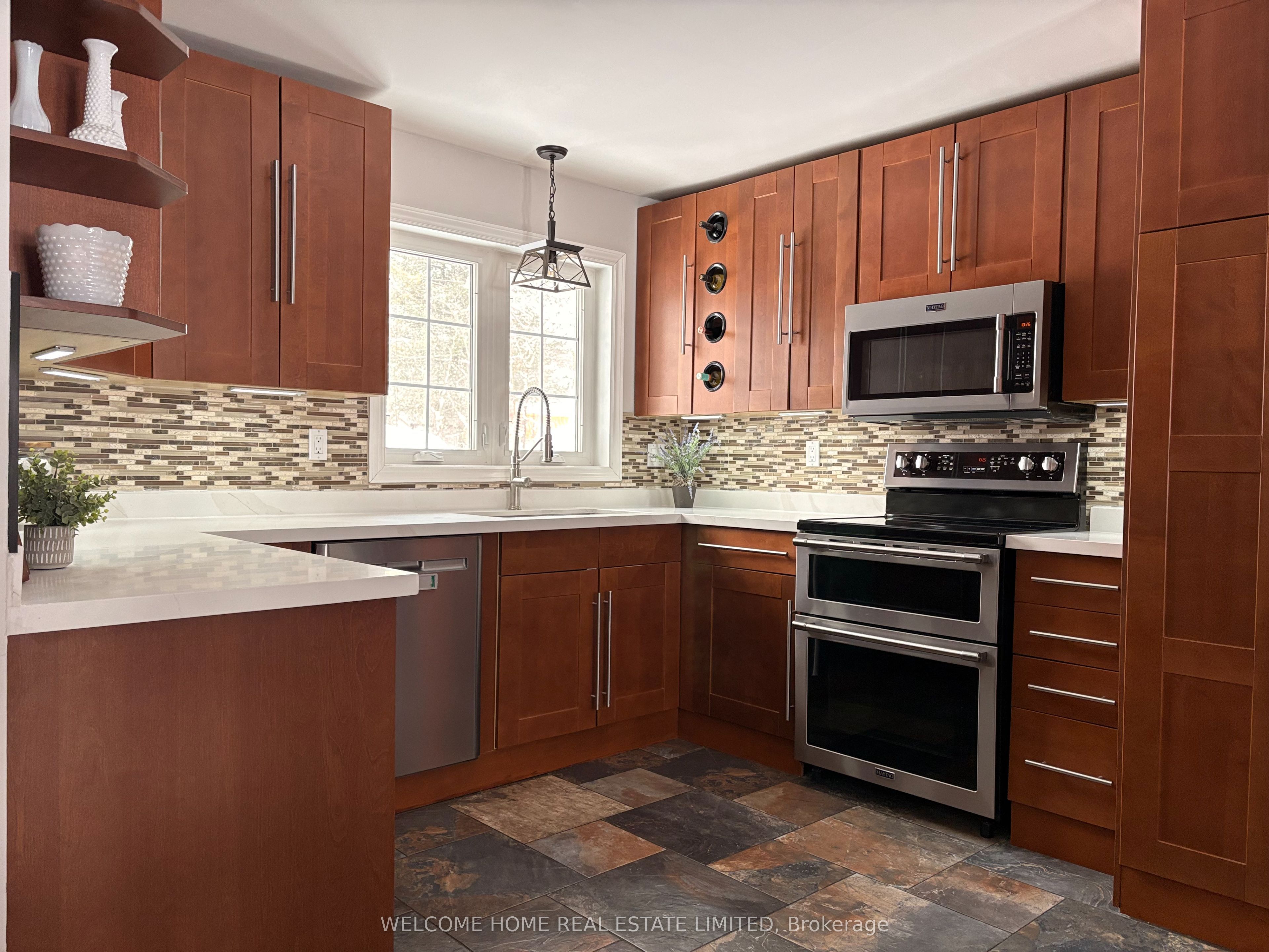 8071 4th Line Property Photo 6