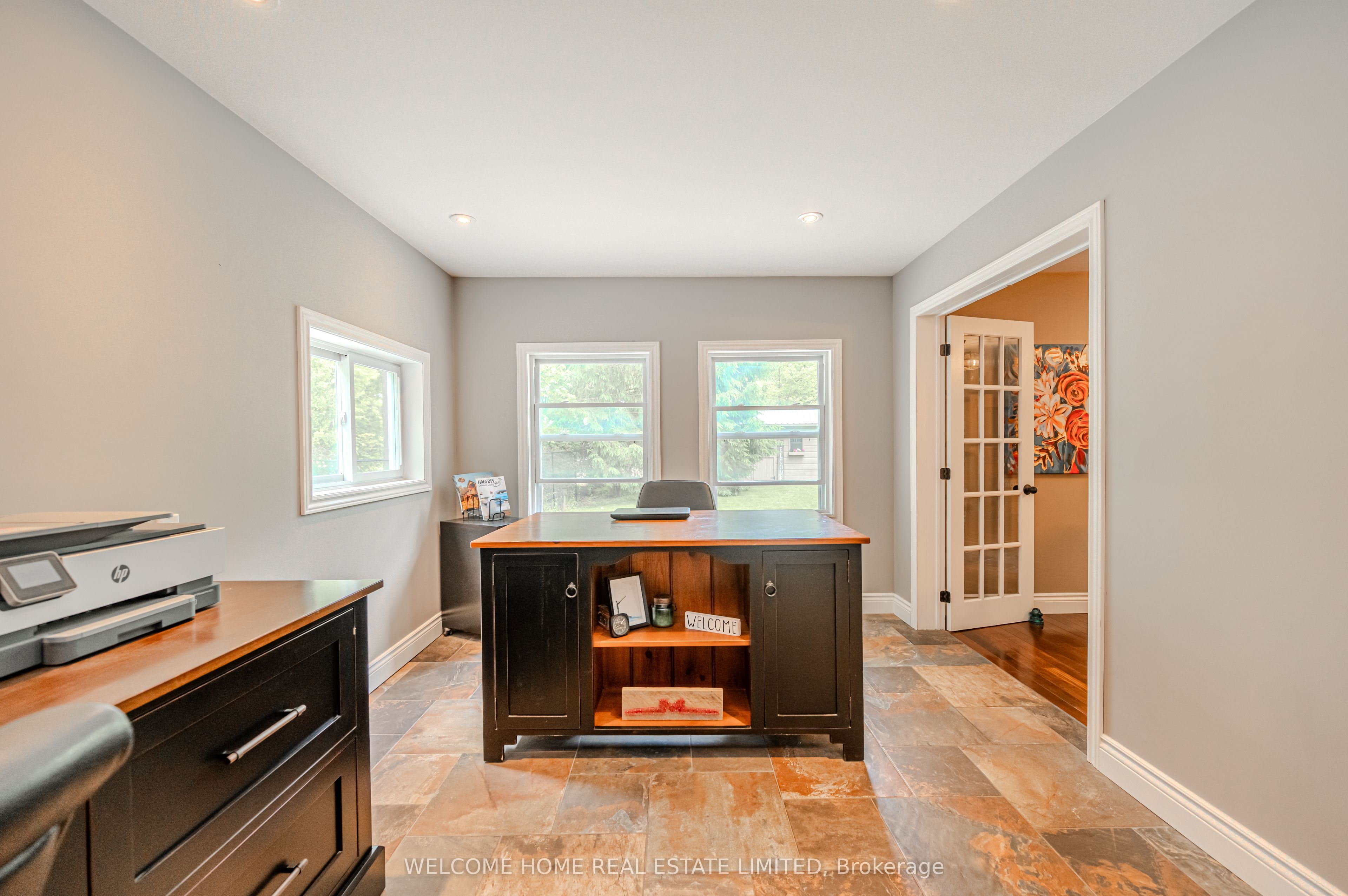 8071 4th Line Property Photo 9