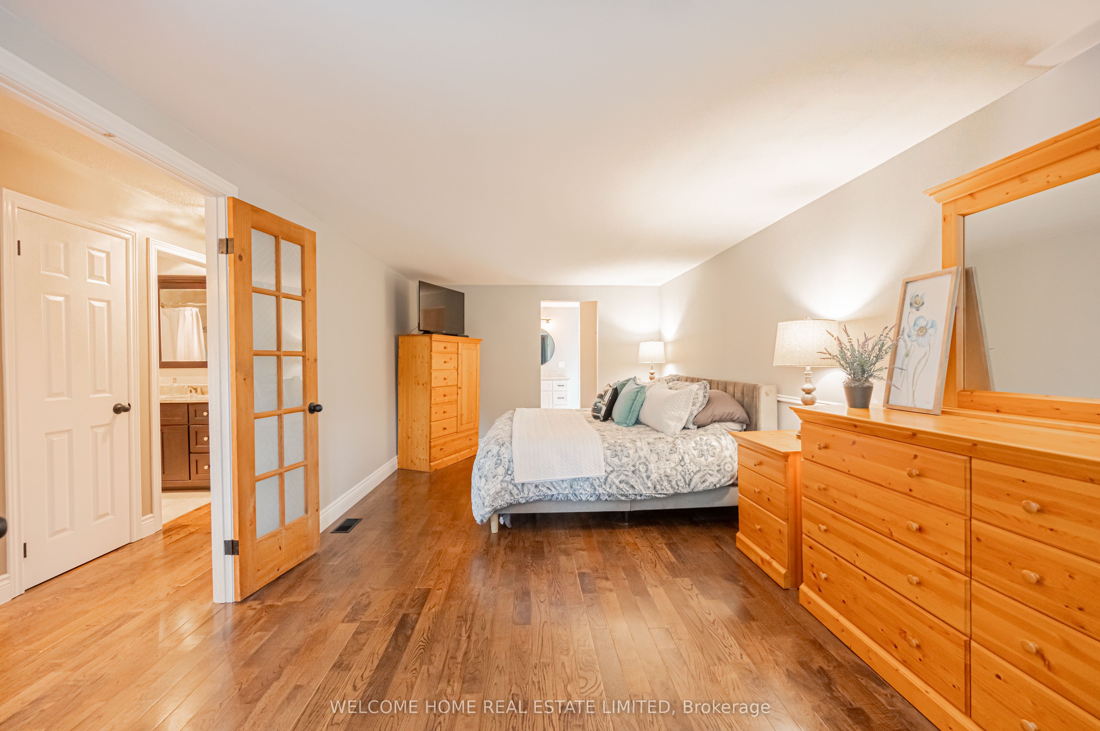 8071 4th Line Property Photo 10