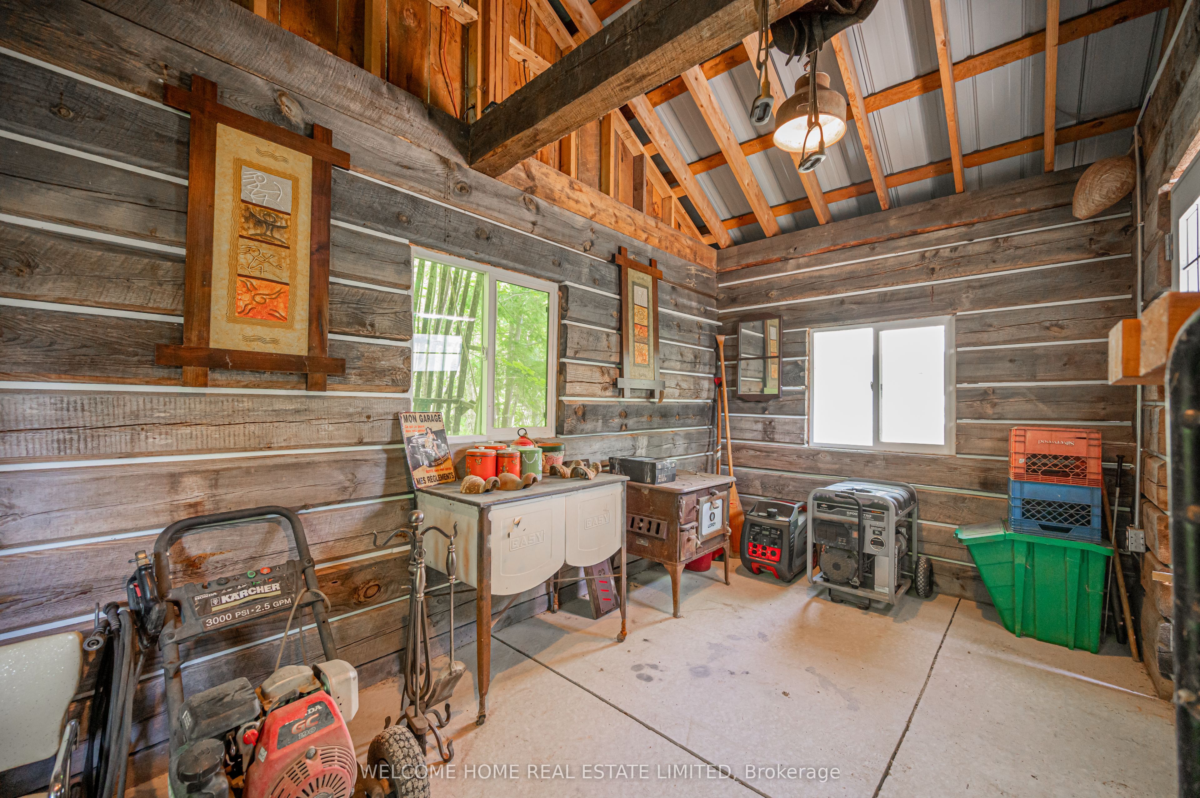 8071 4th Line Property Photo 28