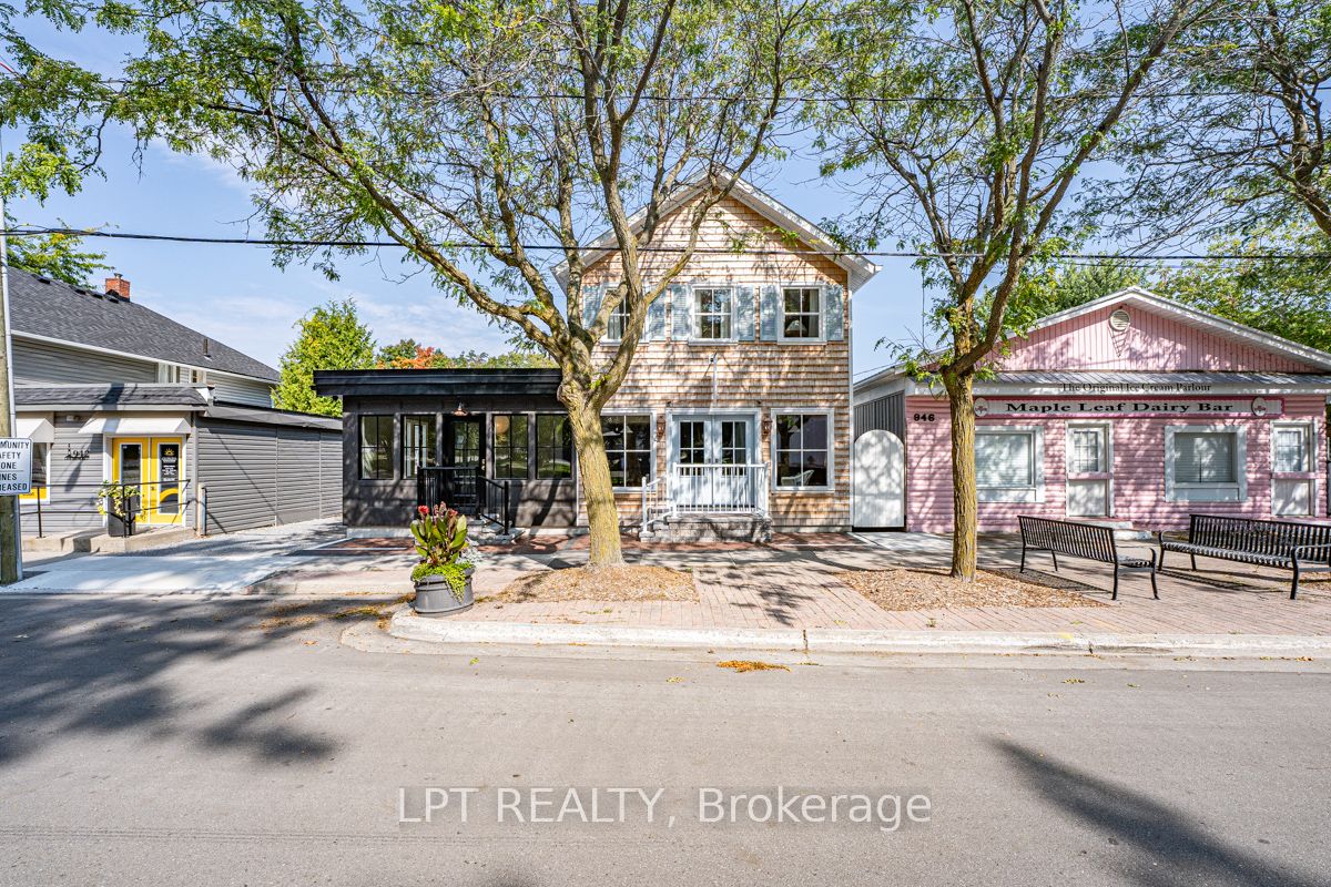 944 Lake Drive E Property Photo 2